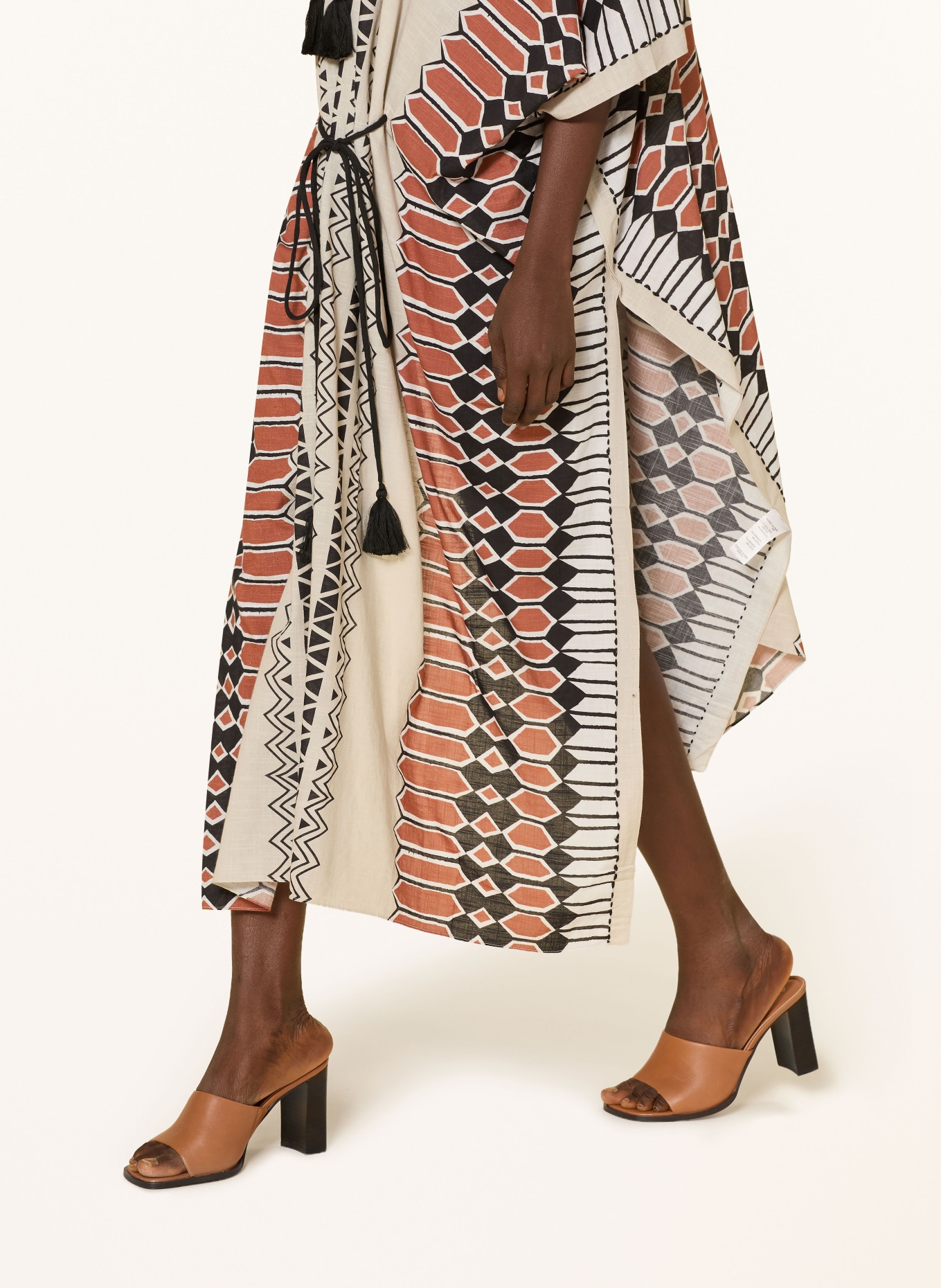 MISS JUNE caftan: GRIS CLAIR / ORANGE FONCÉ / NOIR