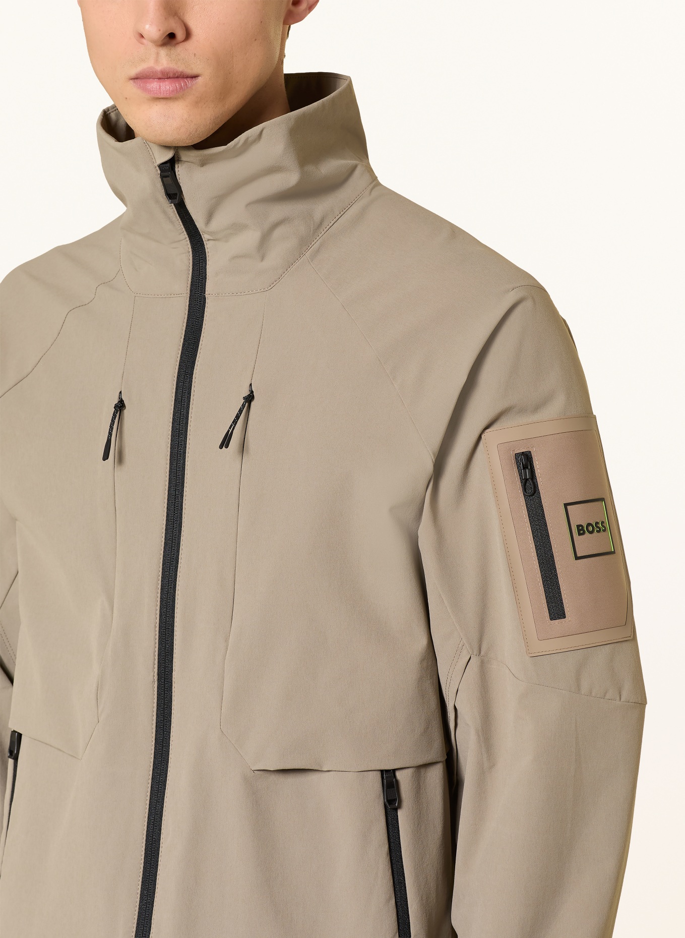 BOSS Regenjacke GLOBE HEXA: KHAKI / SCHWARZ