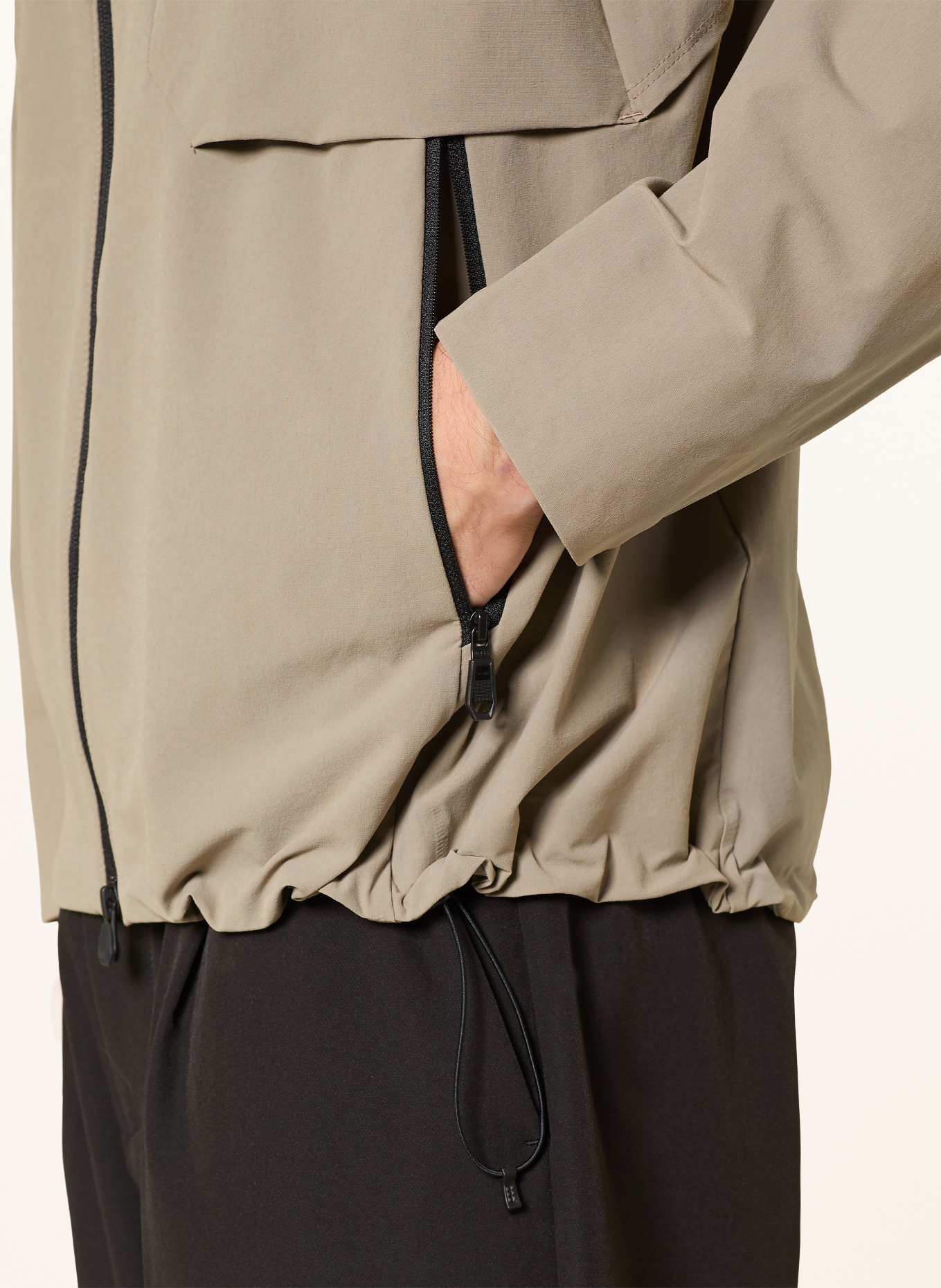 BOSS Regenjacke GLOBE HEXA: KHAKI / SCHWARZ