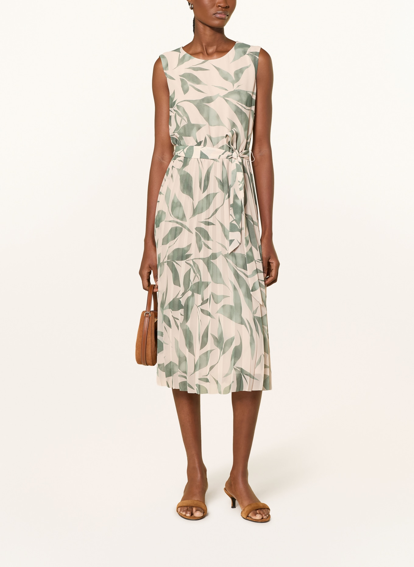 BETTY&CO Robe à plis: GROEN / ÉCRU