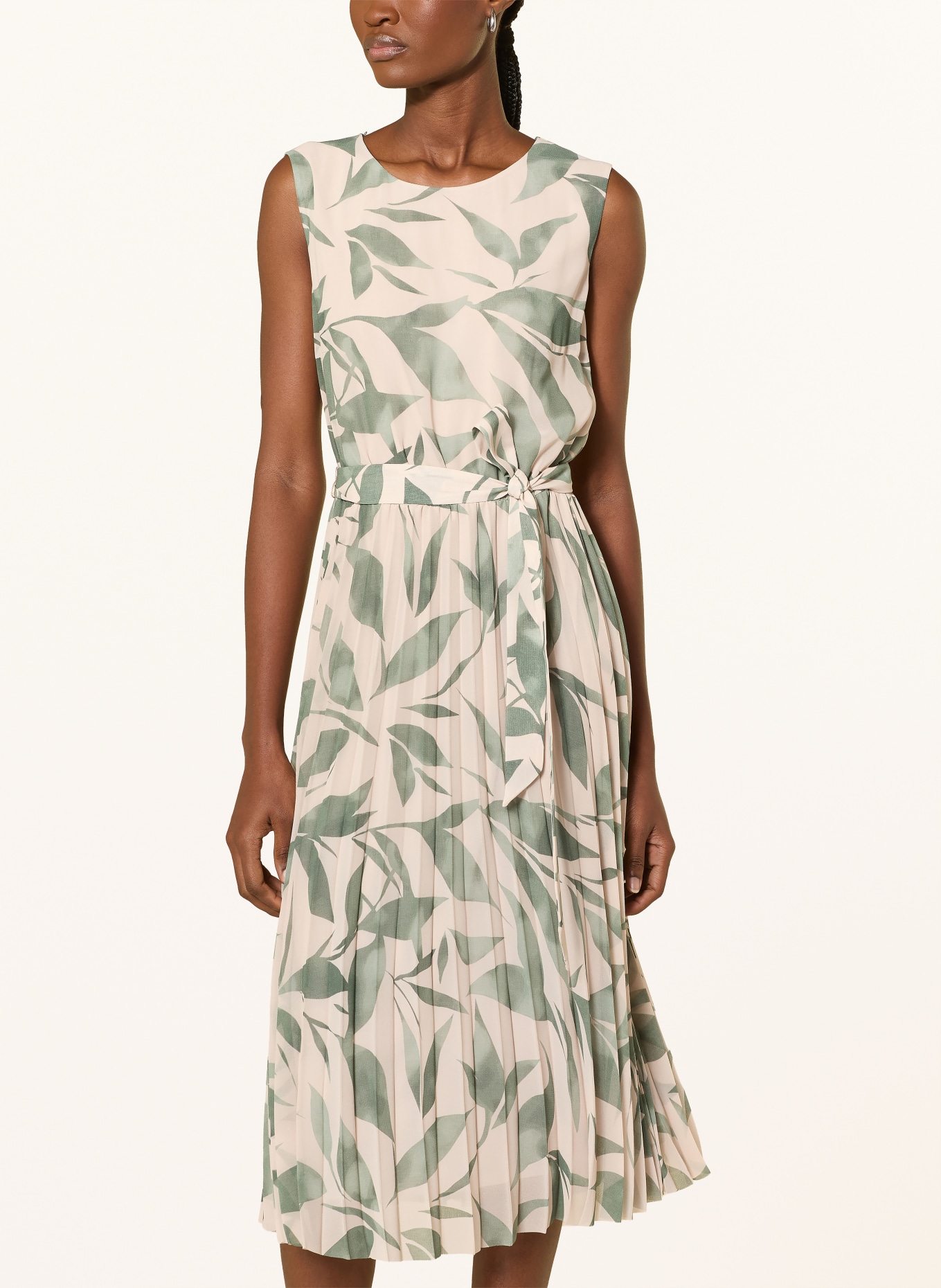 BETTY&CO Robe à plis: GROEN / ÉCRU