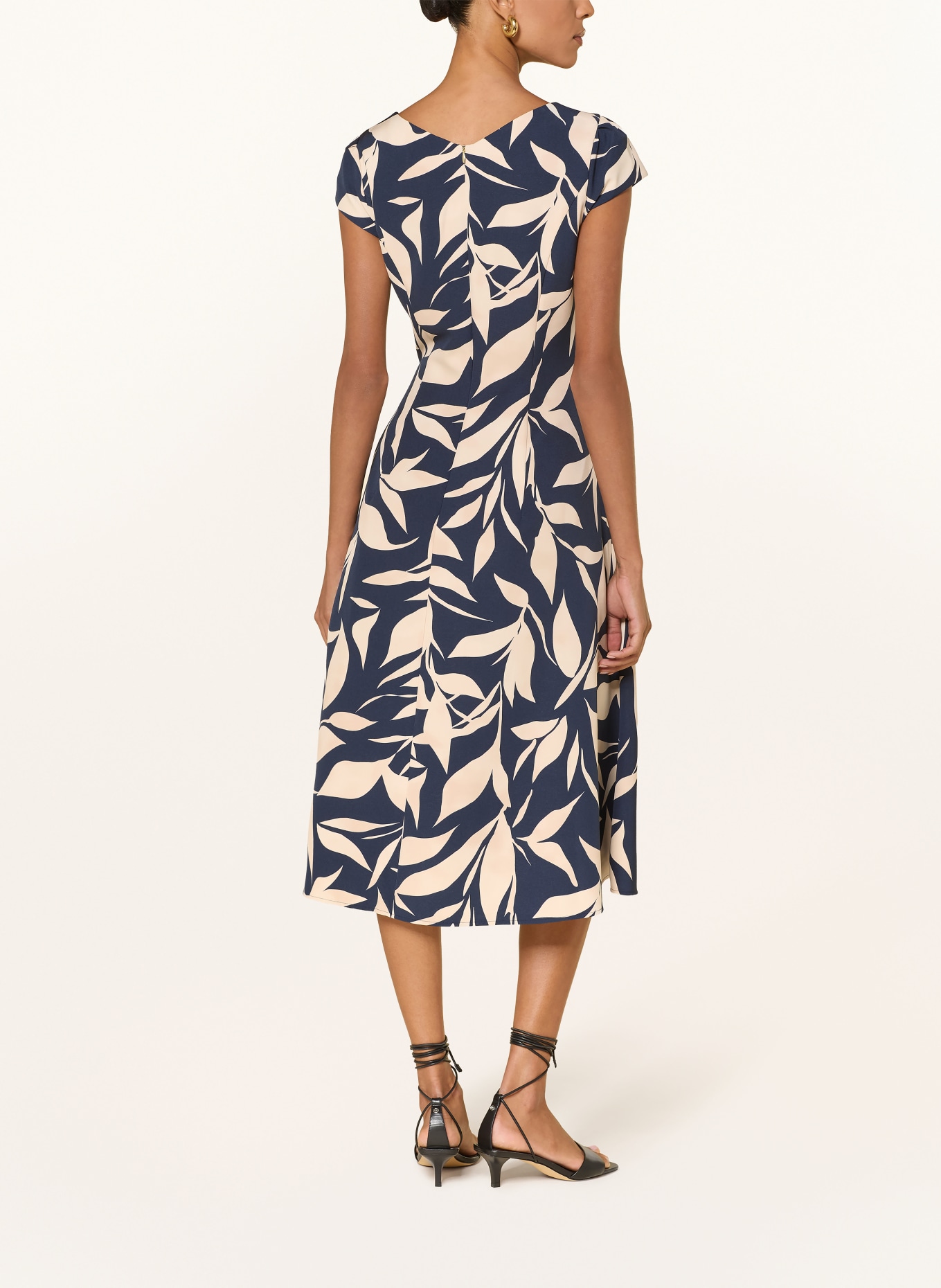 BETTY&CO Jurk: DONKERBLAUW / CRÈME