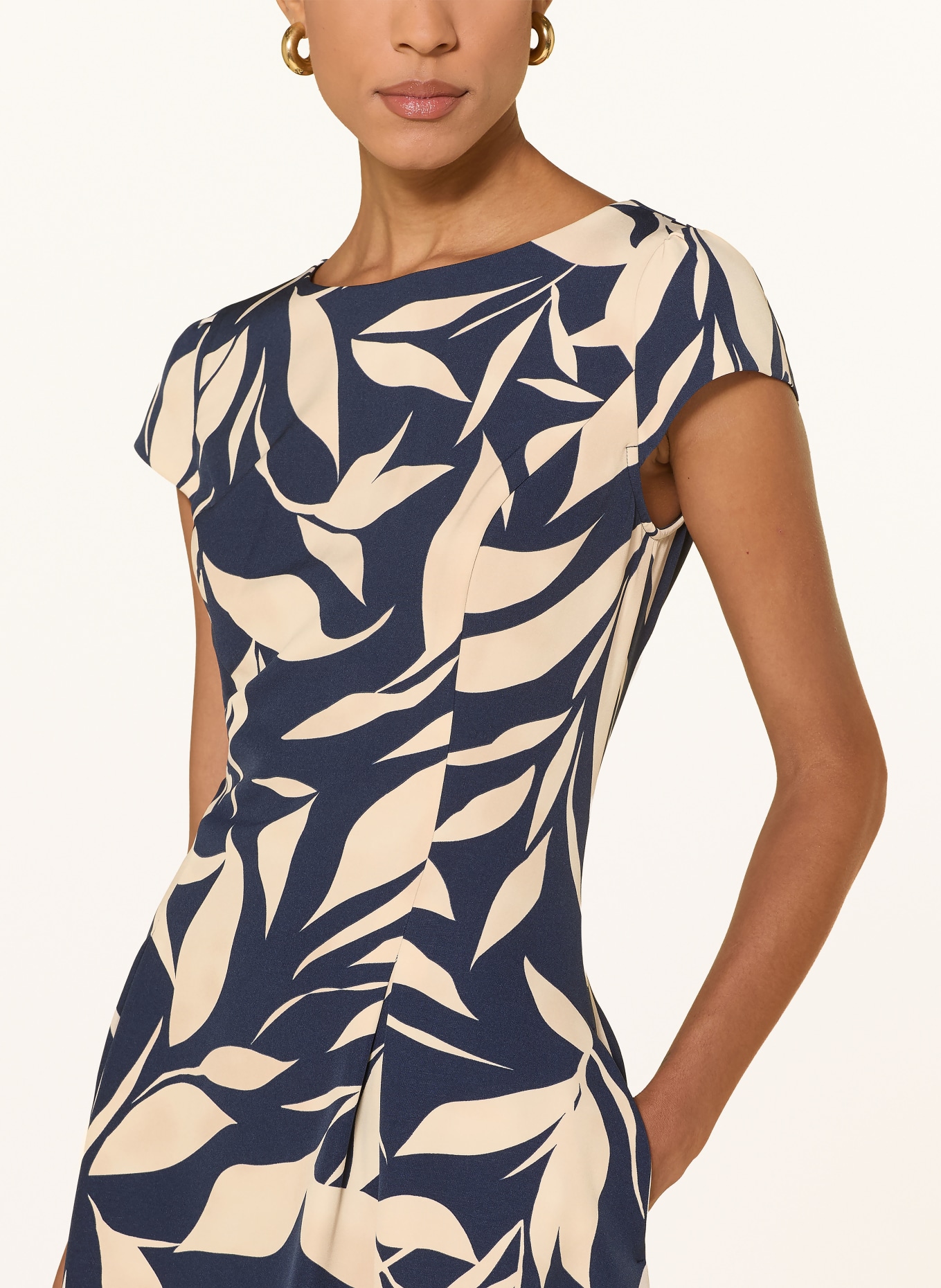 BETTY&CO Jurk: DONKERBLAUW / CRÈME