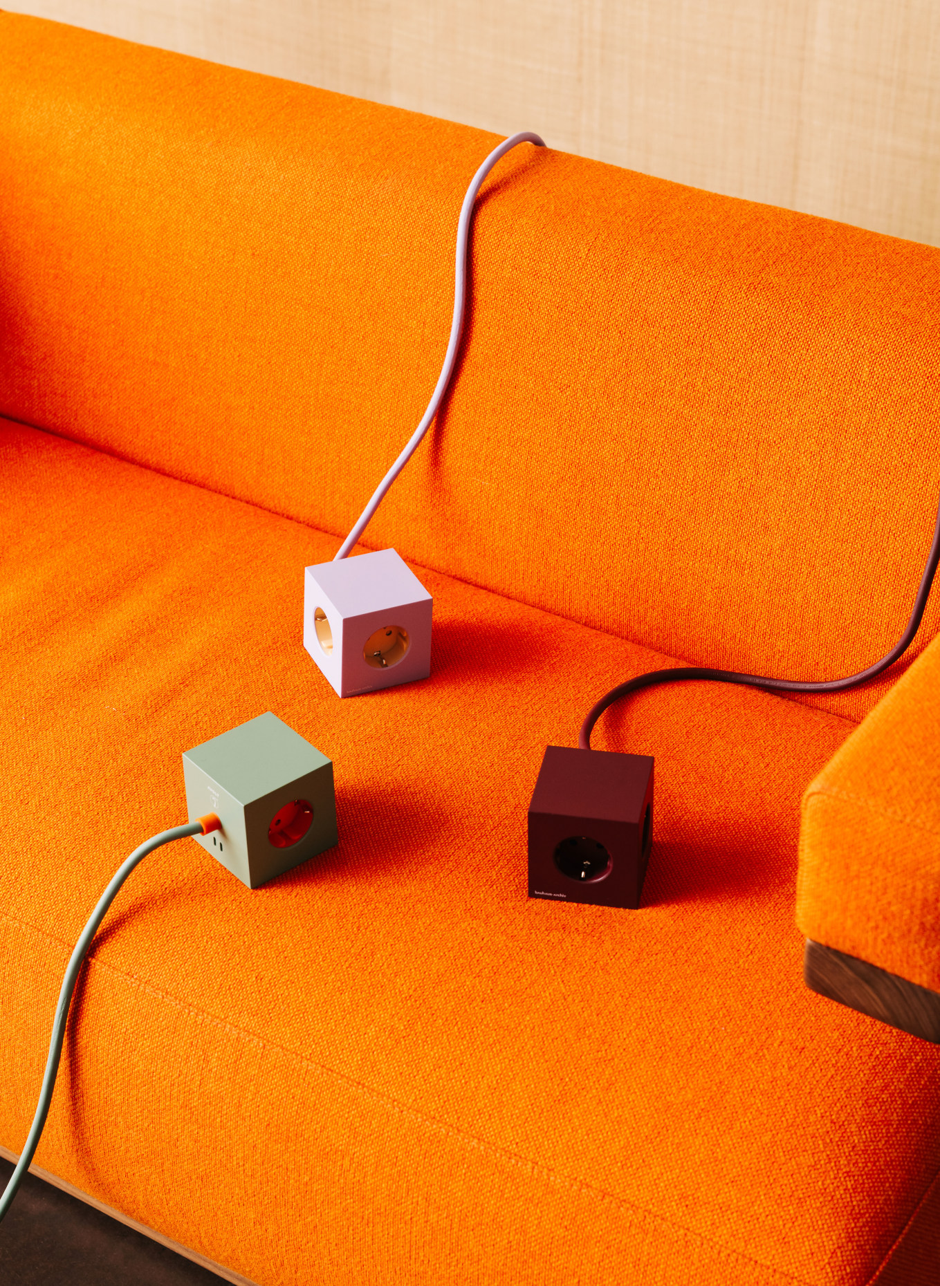 AVOLT Steckdosenleiste SQUARE 1: GRÜN / ORANGE