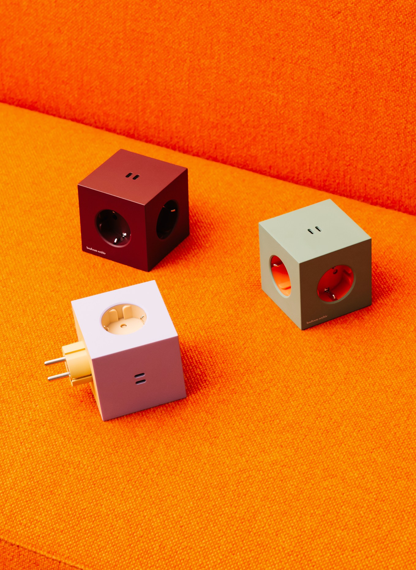 AVOLT Steckdosenleiste SQUARE 2: GRÜN / ORANGE