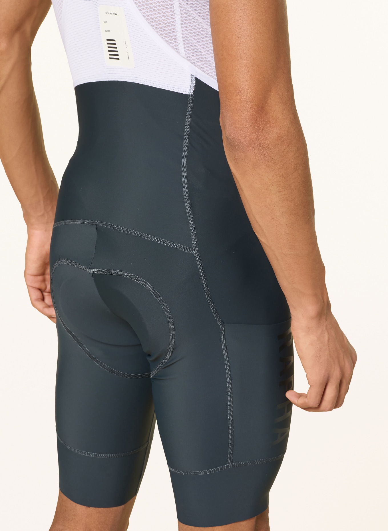 Rapha Fietsbroek PRO TEAM CARGO met bretels en gewatteerd inzetstuk: DONKERGRIJS