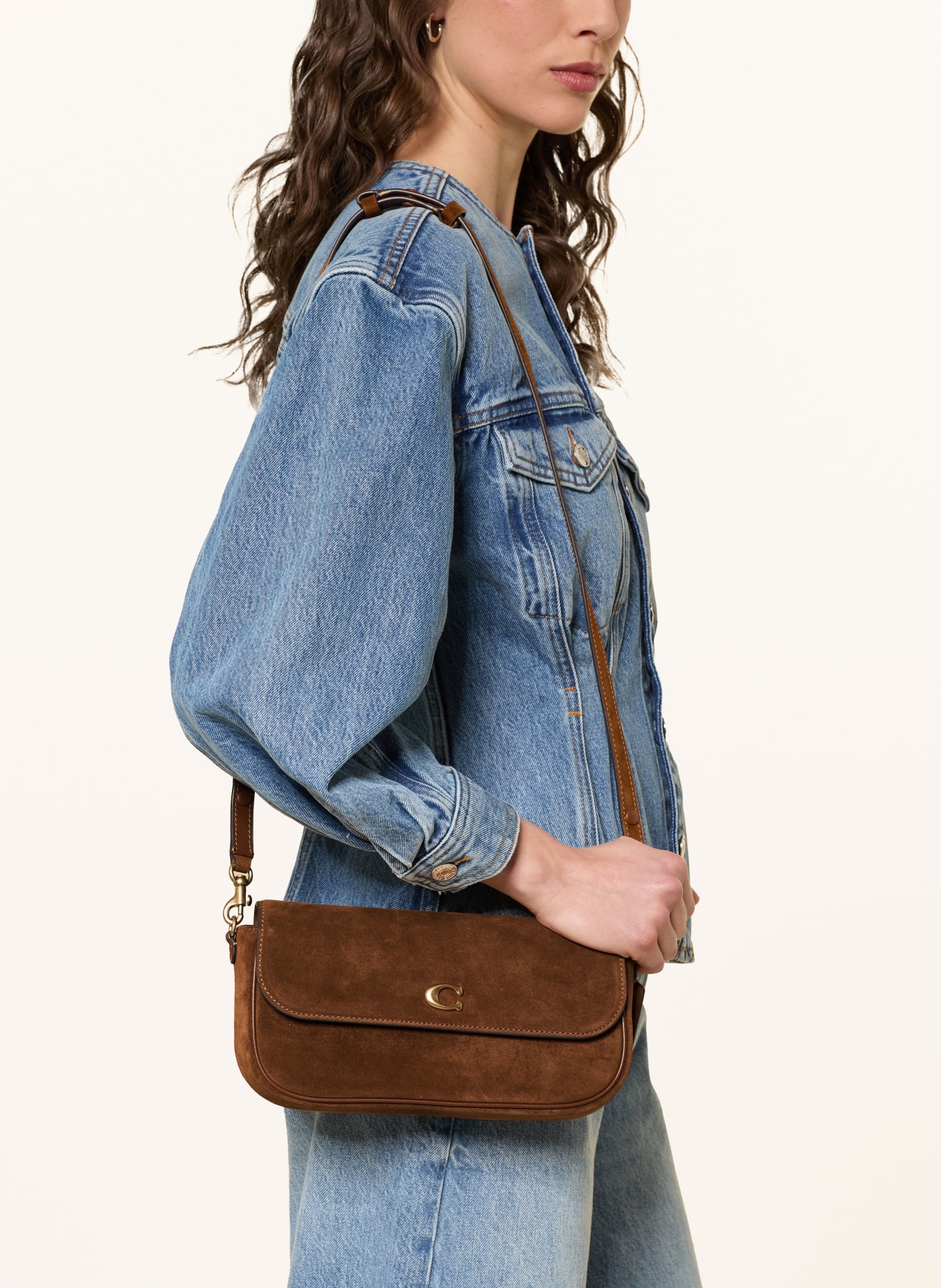 COACH Handtas BROOK: BRUIN / GOUD