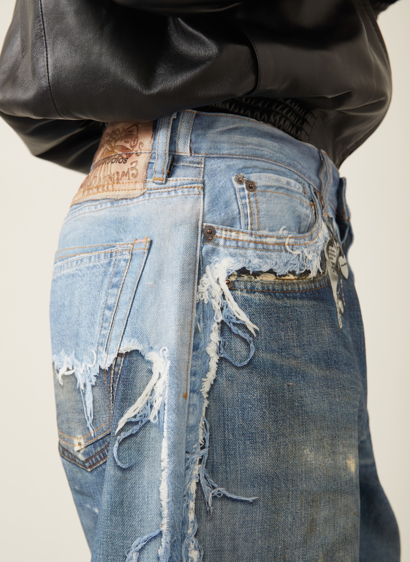 Acne Studios Destroyed Jeans Regular Fit: AUZ MID BLUE