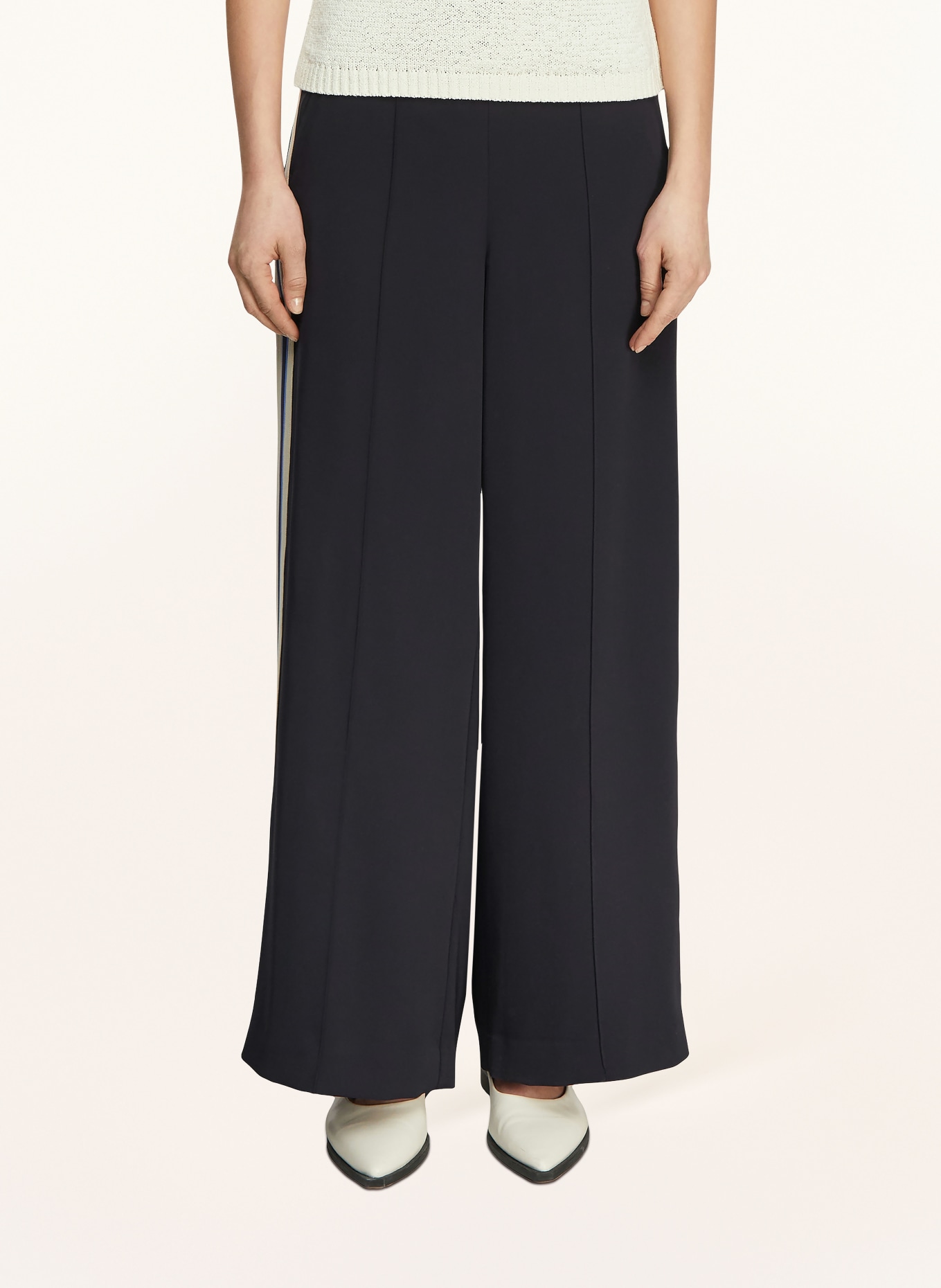 comma Marlenehose mit Galonstreifen: DUNKELBLAU / NEONBLAU / WEISS