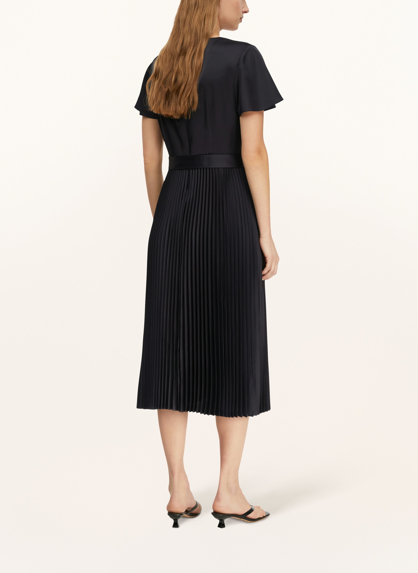 comma Satinkleid mit Plissees: DUNKELBLAU