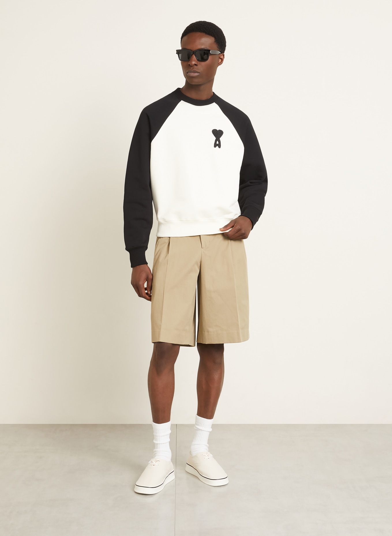 AMI PARIS Sweatshirt: WEISS / SCHWARZ