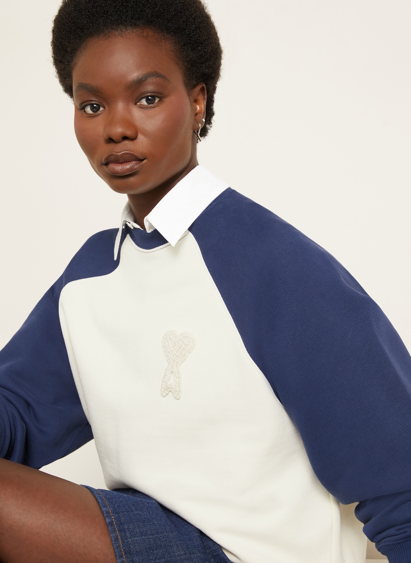 AMI PARIS sweat-shirt: CRÈME / BLEU FONCÉ