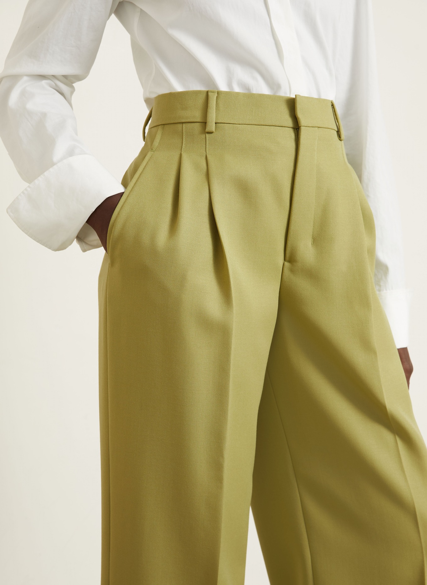 AMI PARIS Pantalon Marlene: OLIVE
