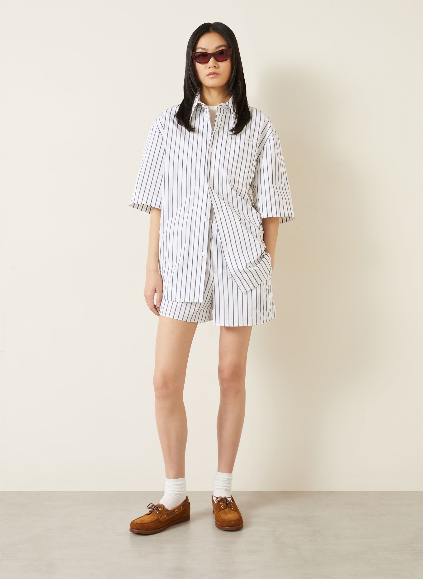 AMI PARIS Oversized-Hemdbluse: WEISS / DUNKELBLAU