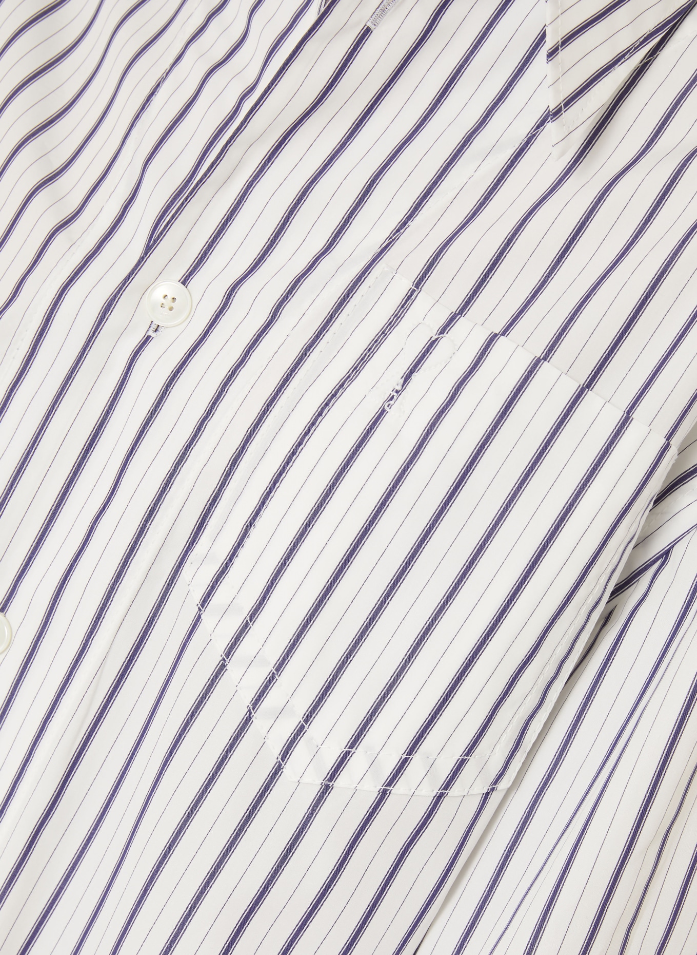 AMI PARIS Oversized-Hemdbluse: WEISS / DUNKELBLAU