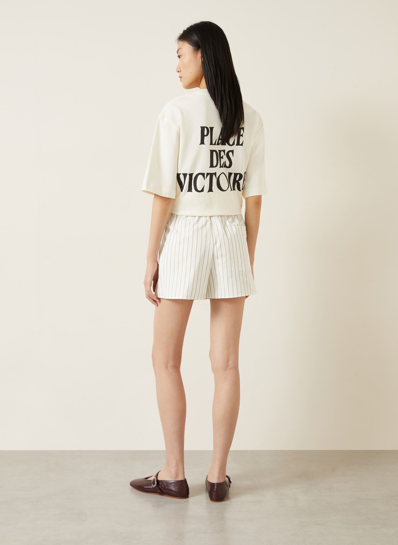 AMI PARIS Shorts: WEISS / HELLGRÜN