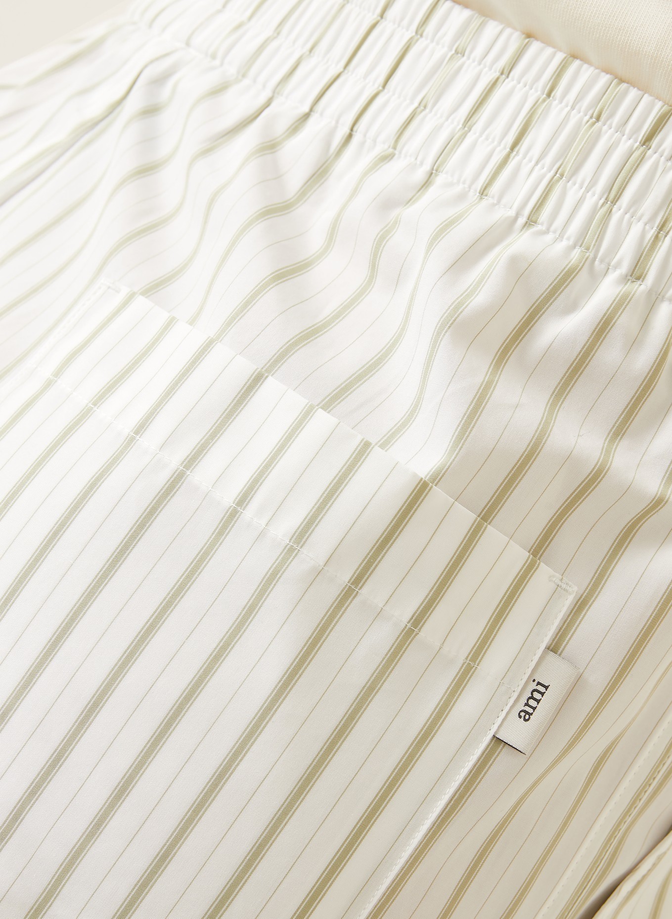 AMI PARIS Shorts: WEISS / HELLGRÜN