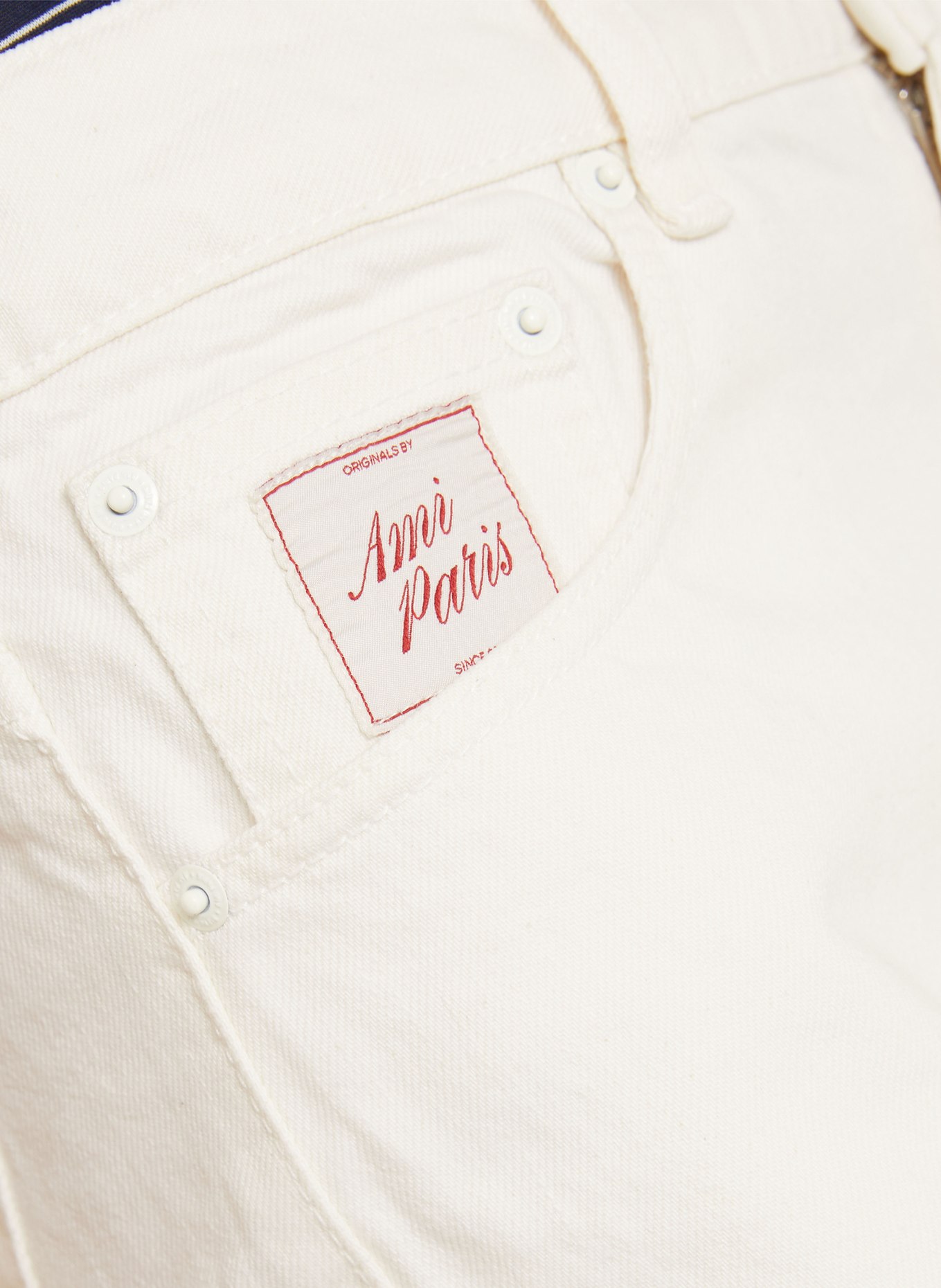 AMI PARIS Jeansshorts: 136 BLANC CREME