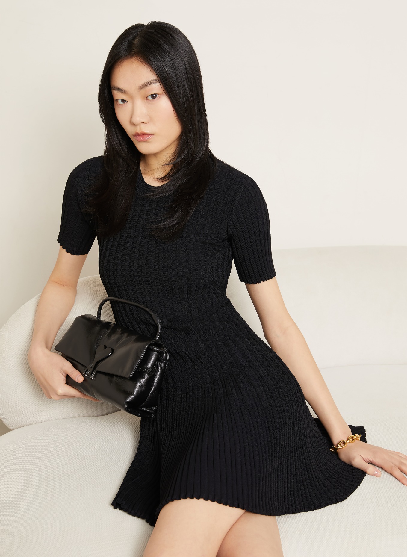 AMI PARIS Strickkleid: SCHWARZ