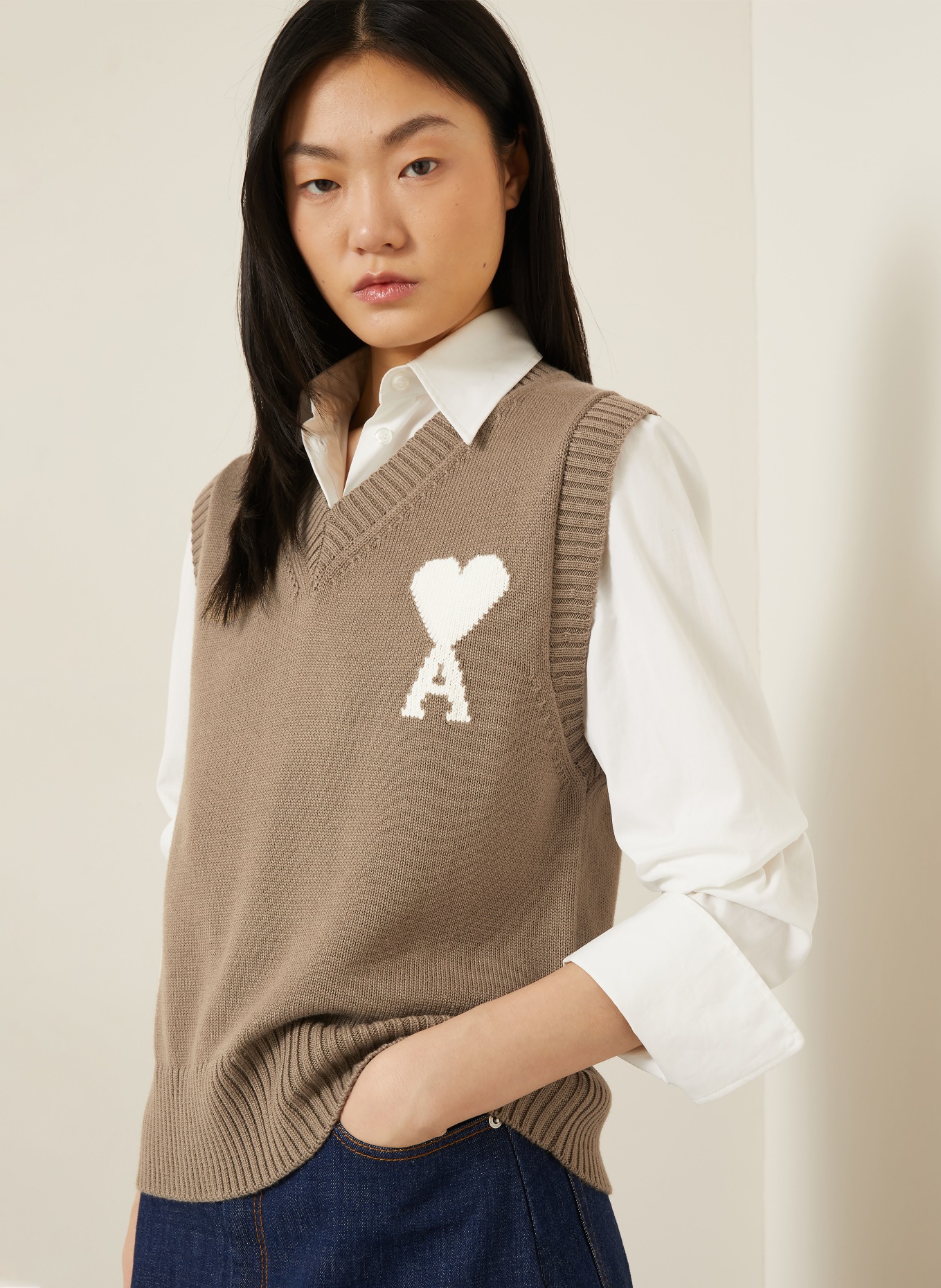 AMI PARIS Pullunder: BRAUN / CREME