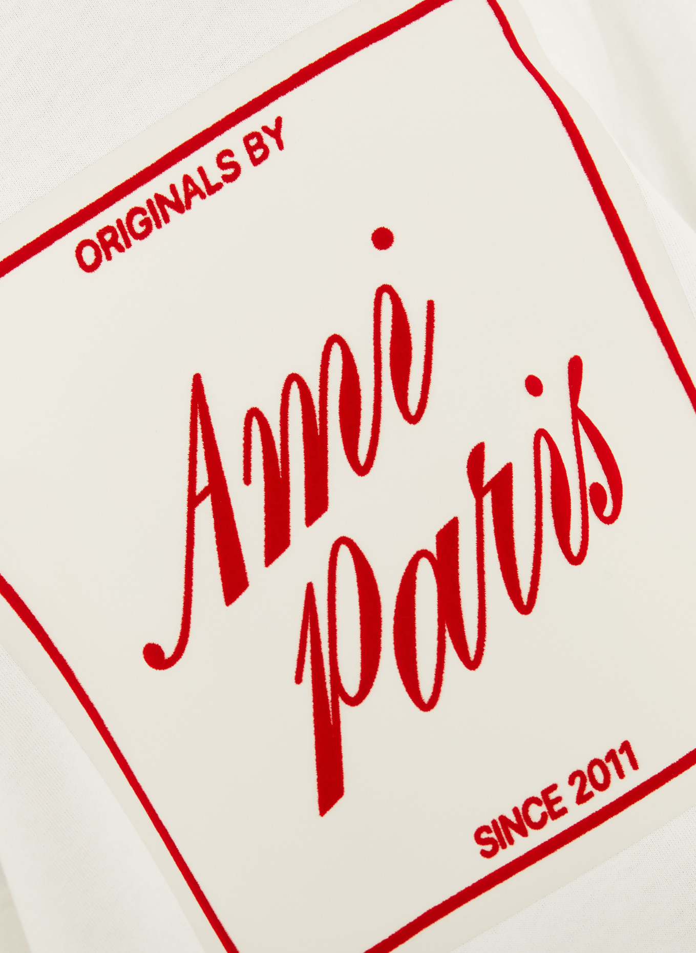 AMI PARIS T-shirt: CRÈME / ROUGE