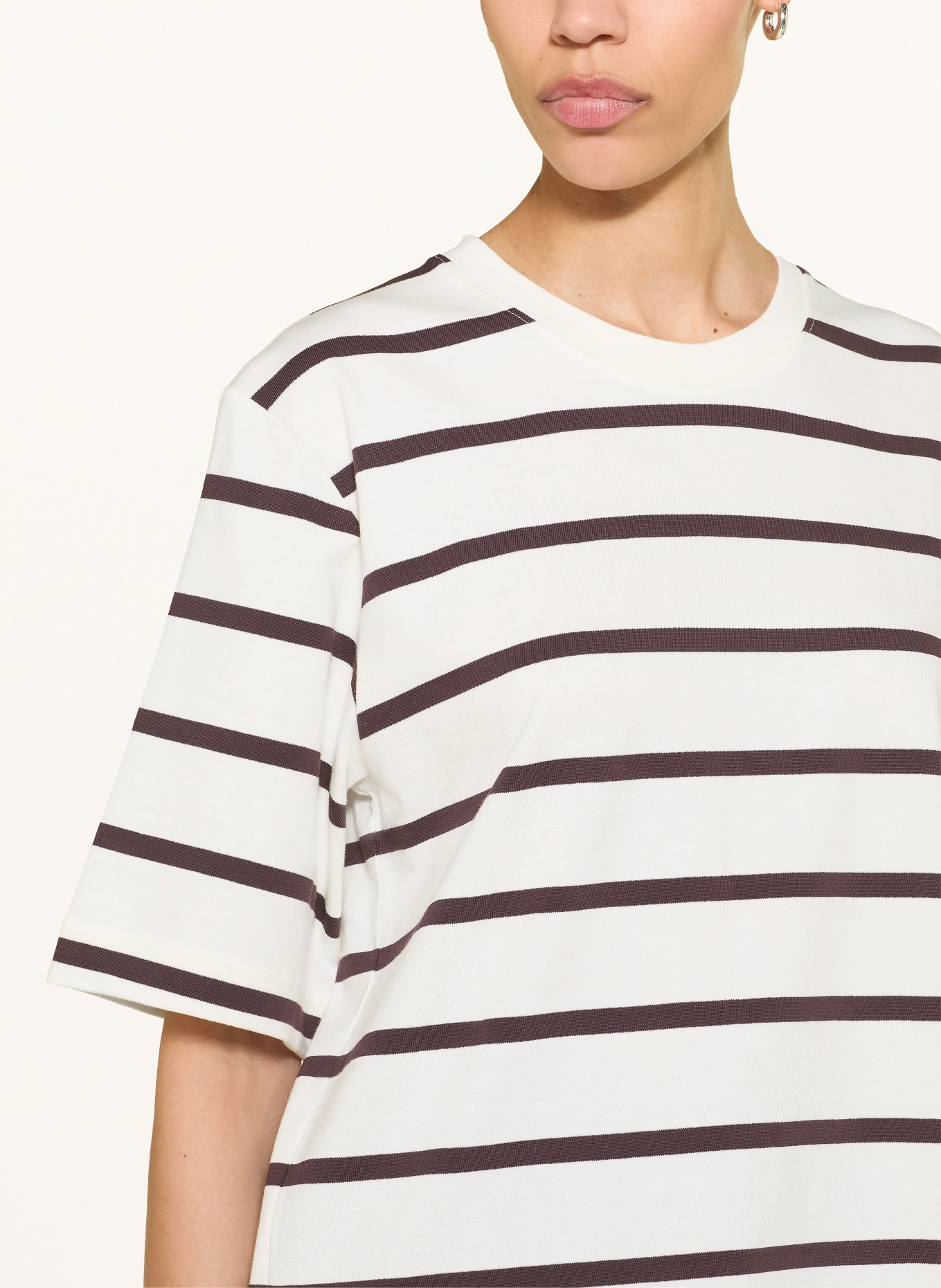 ARKET T-shirt: WIT / MARRON FONCÉ