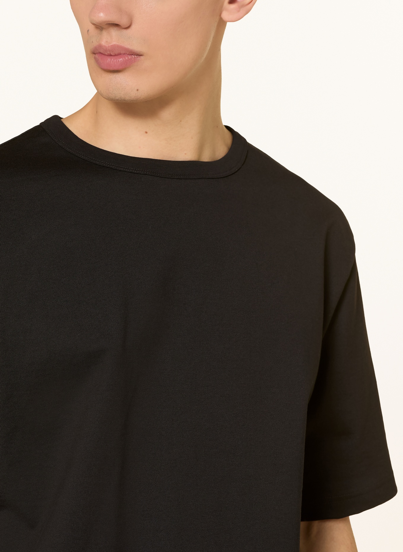 ARKET T-shirt: ZWART