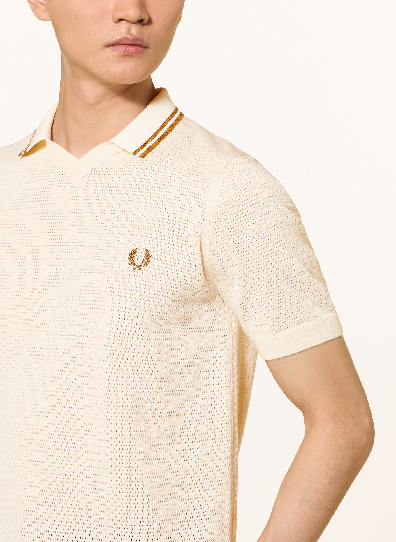 FRED PERRY Pletené polo tričko: KRÉMOVÁ / HNĚDÁ