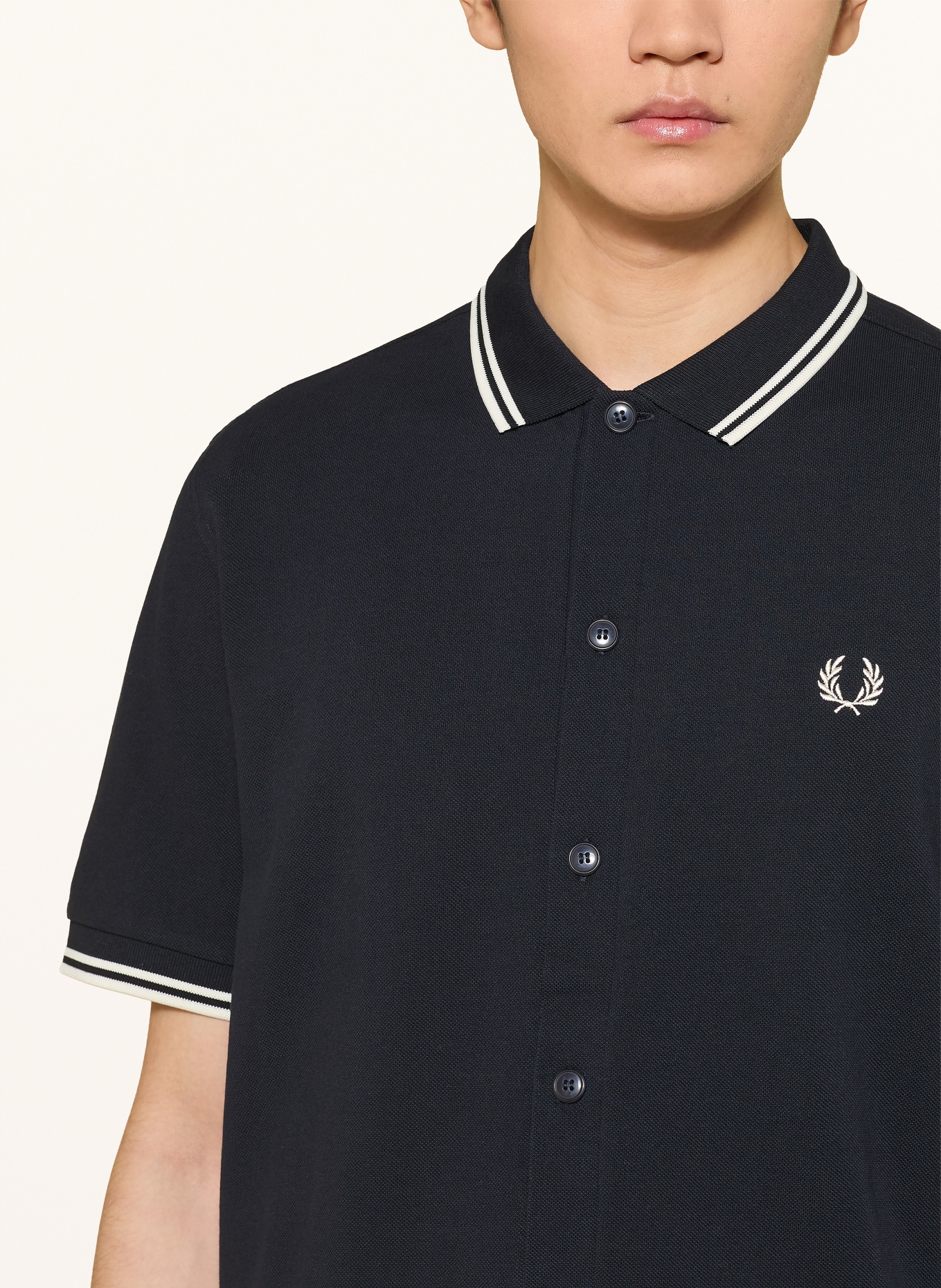 FRED PERRY Chemise à manches courtes Comfort Fit en piqué: BLEU FONCÉ / BLANC