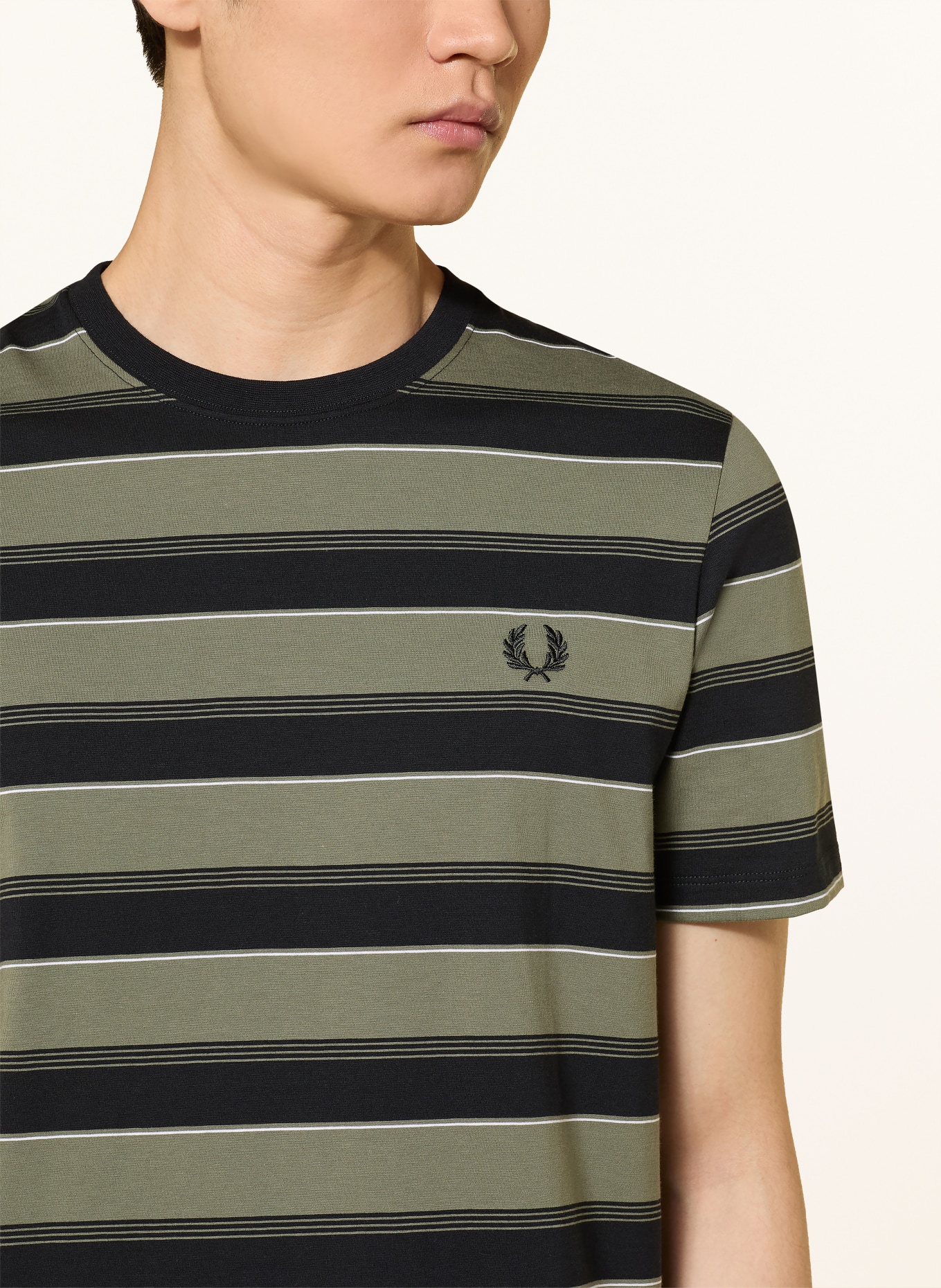 FRED PERRY T-Shirt: SCHWARZ / KHAKI / WEISS