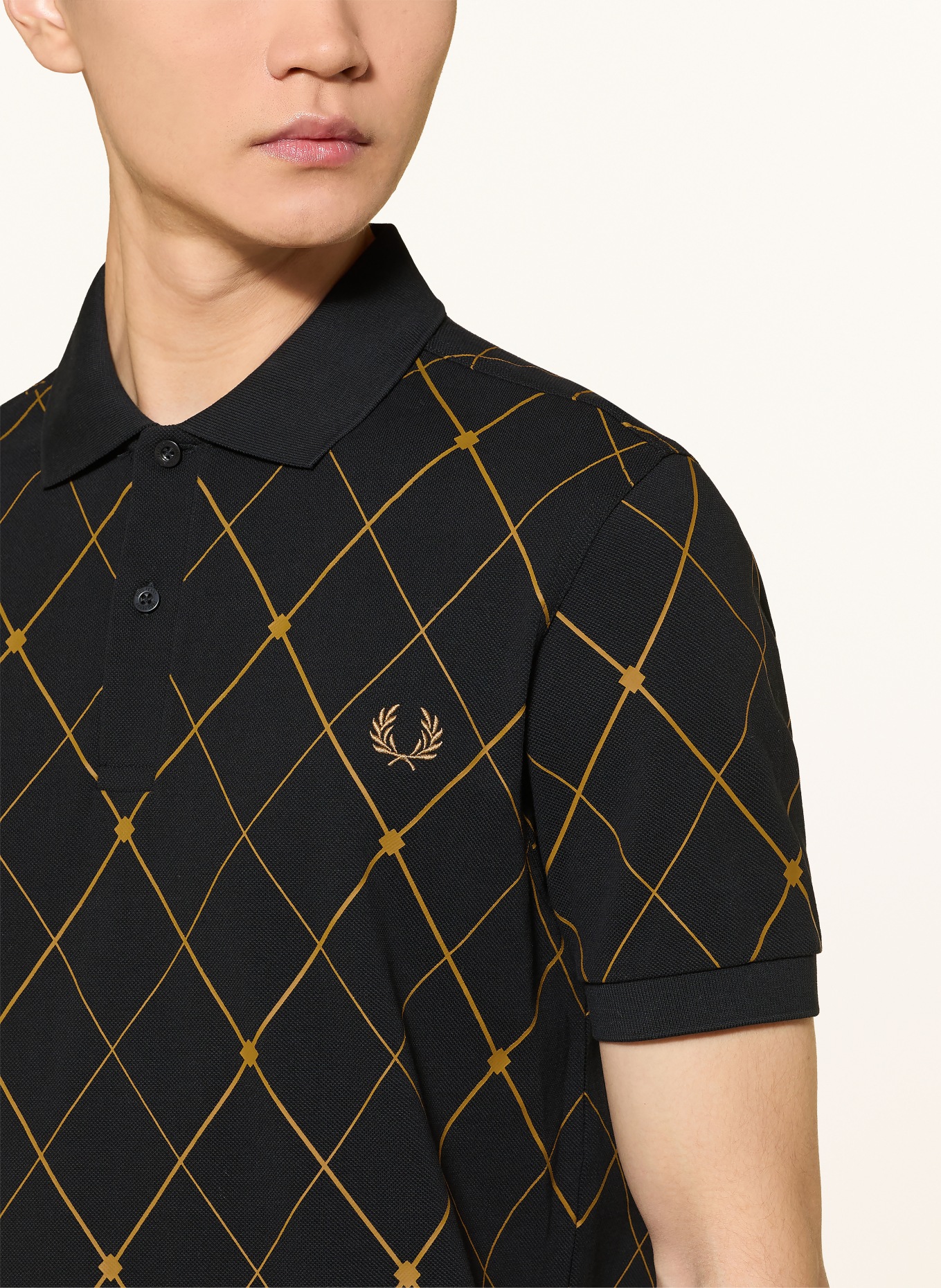 FRED PERRY Piqué polokošile: ČERNÁ / HNĚDÁ
