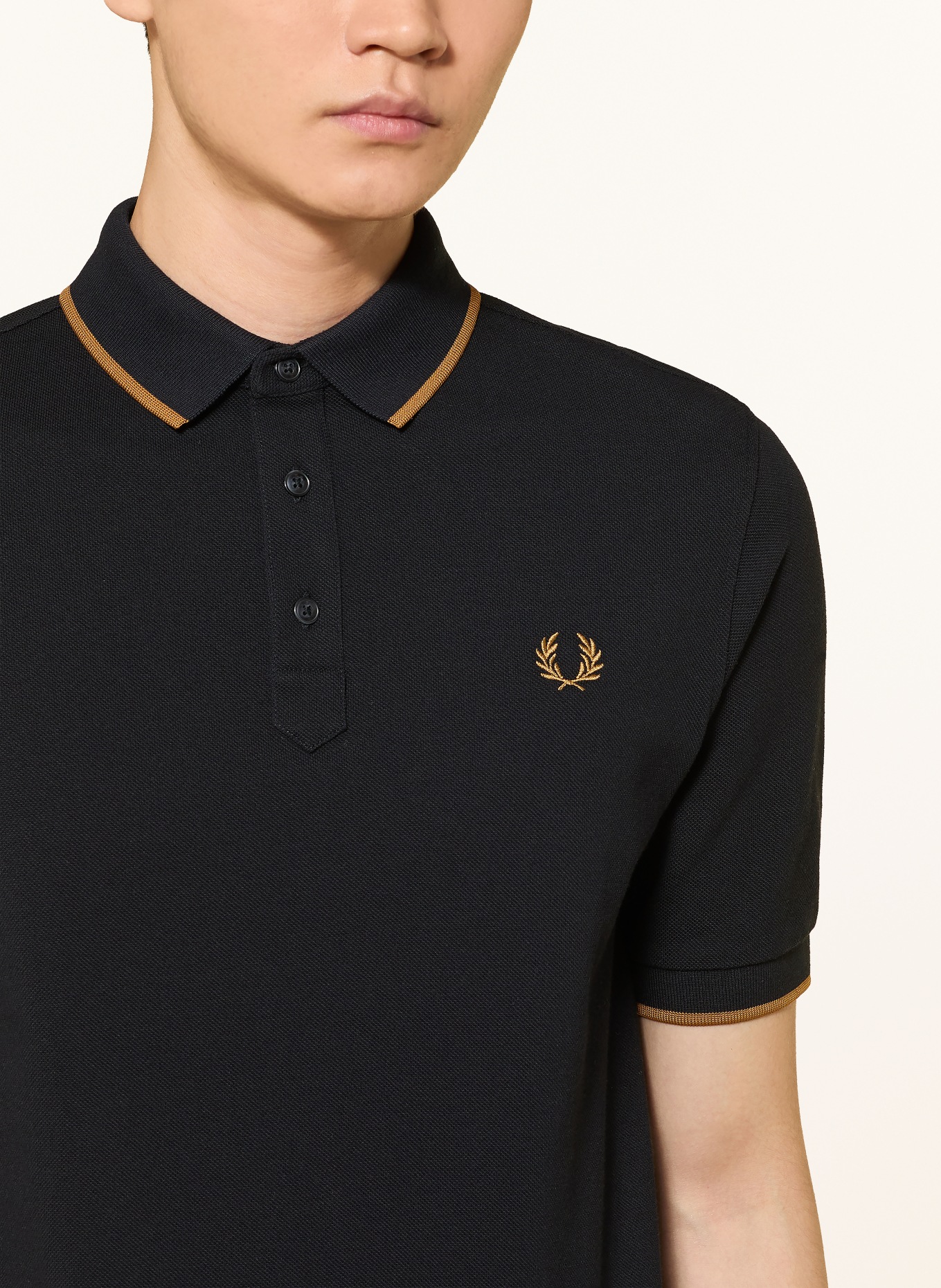 FRED PERRY piqué polo shirt: BLACK / DARK ORANGE