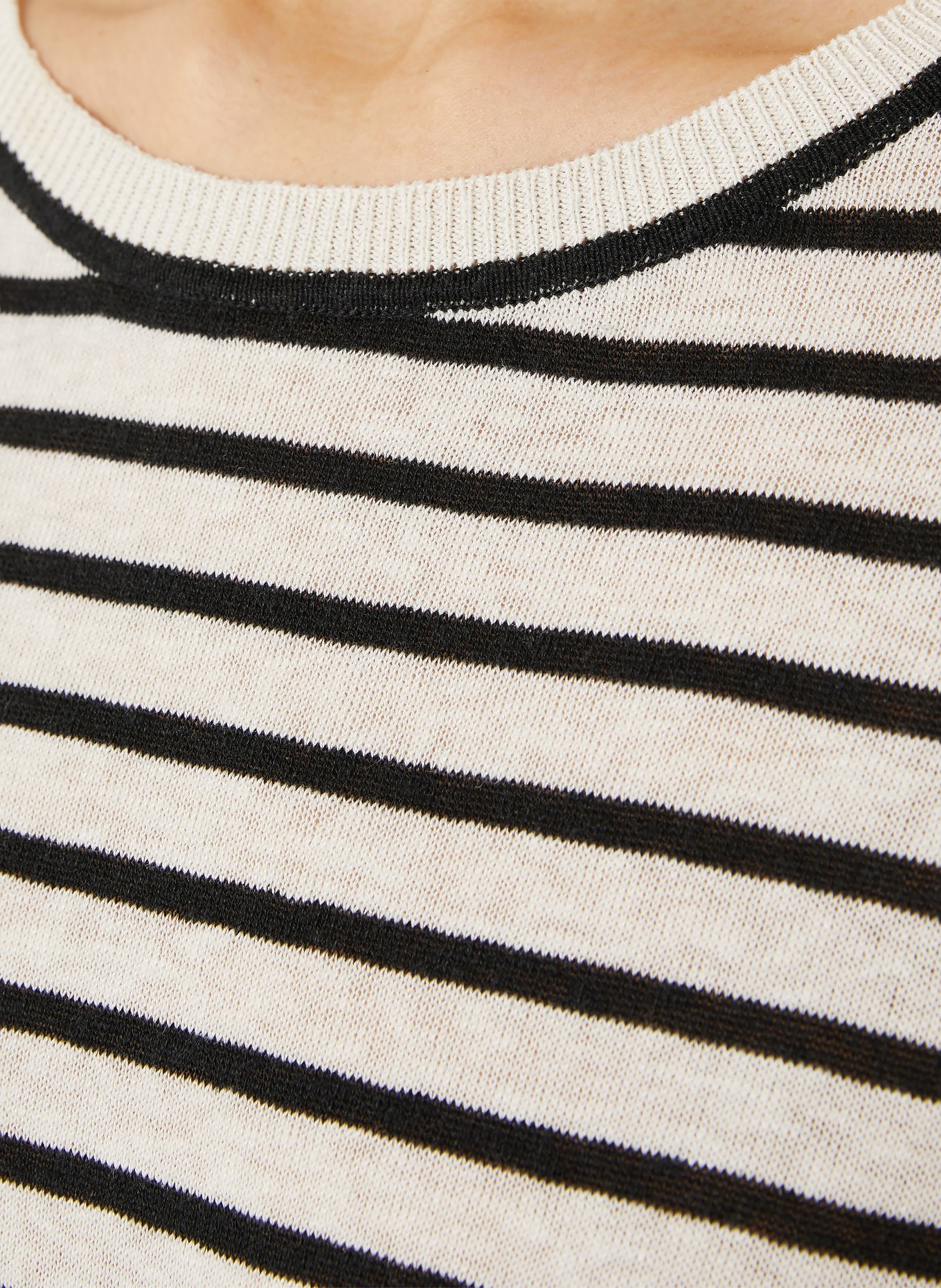 IRIS von ARNIM Gebreid shirt EMINA met zijde en linnen: CRÈME / ZWART