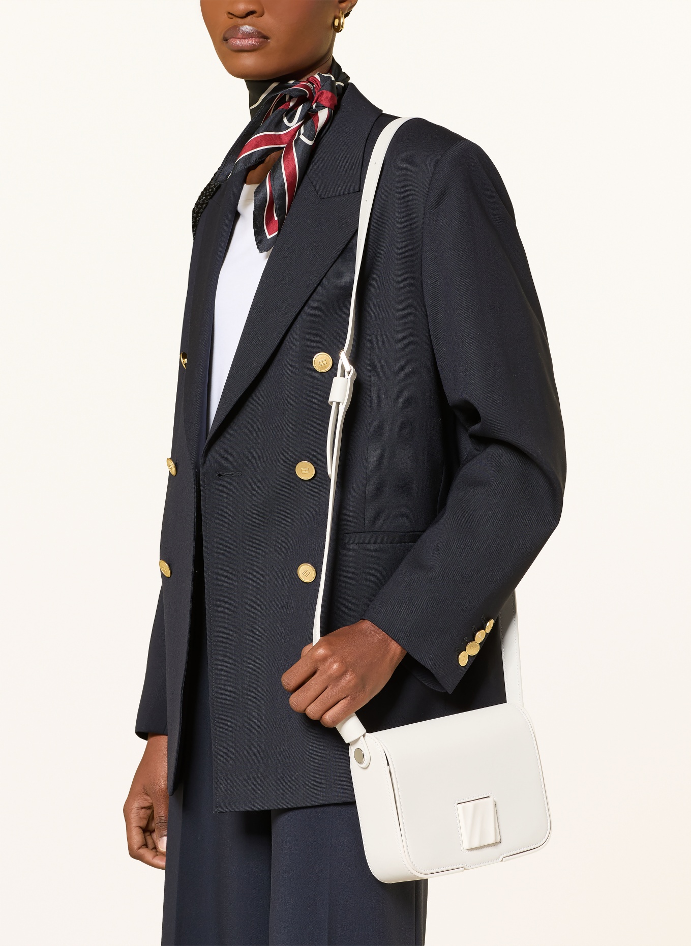 TUMI OLAS schoudertas SMALL: WIT / ZILVER