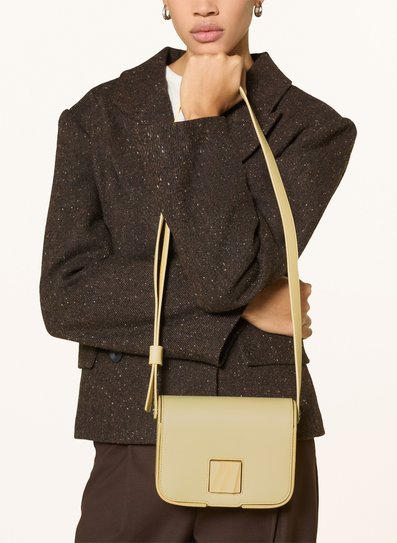 TUMI OLAS schoudertas SMALL: LICHTGEEL