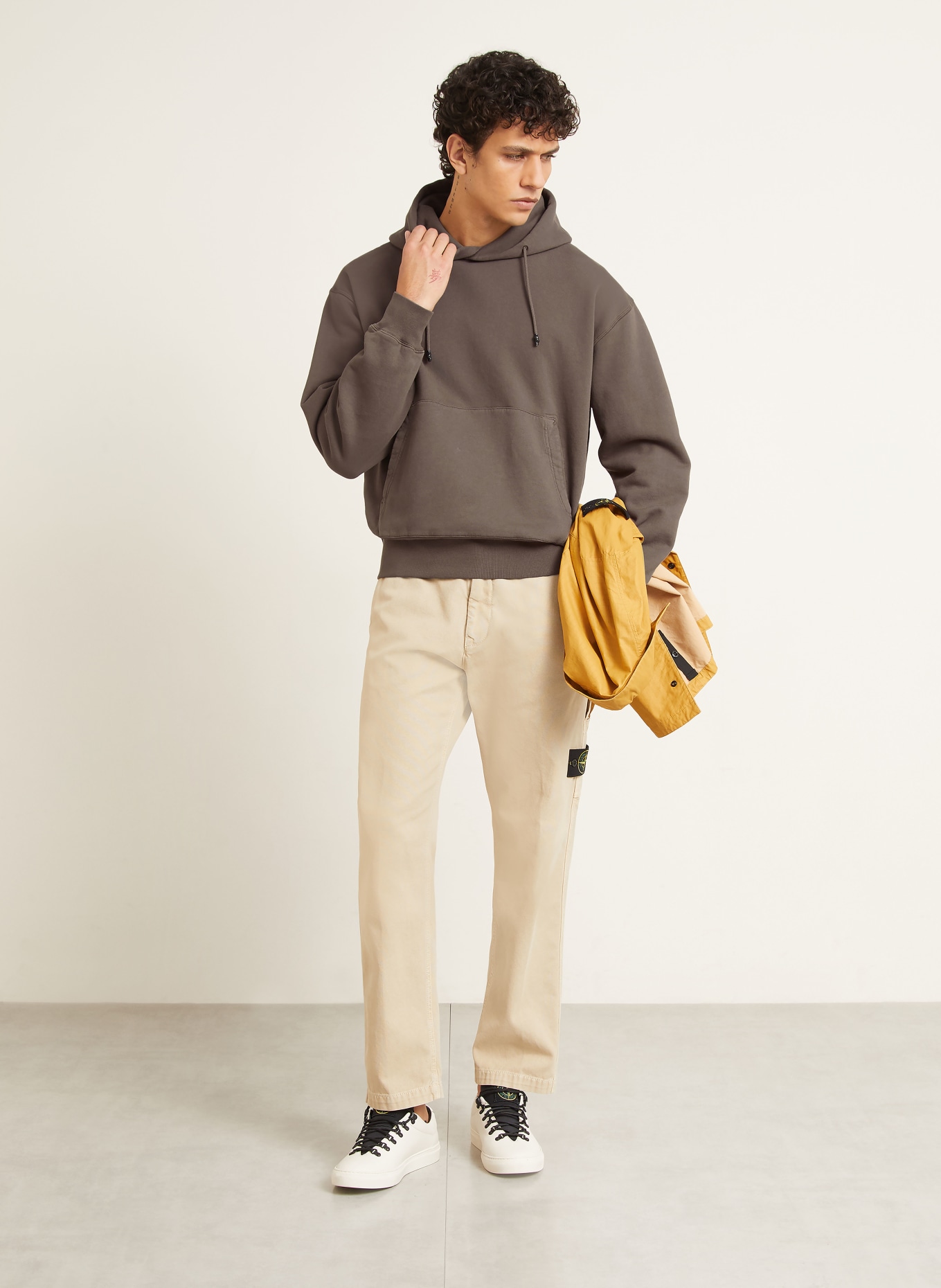 STONE ISLAND Hoodie: MARRON FONCÉ / DONKERGEEL