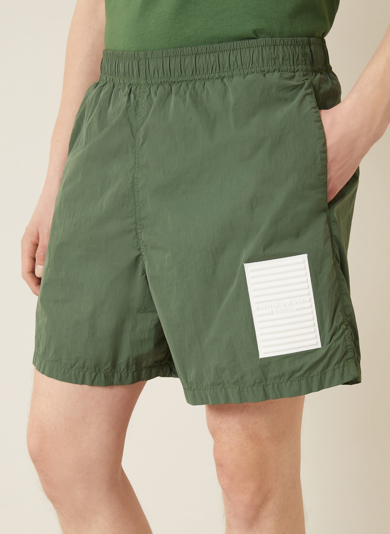 STONE ISLAND Badeshorts: OLIV