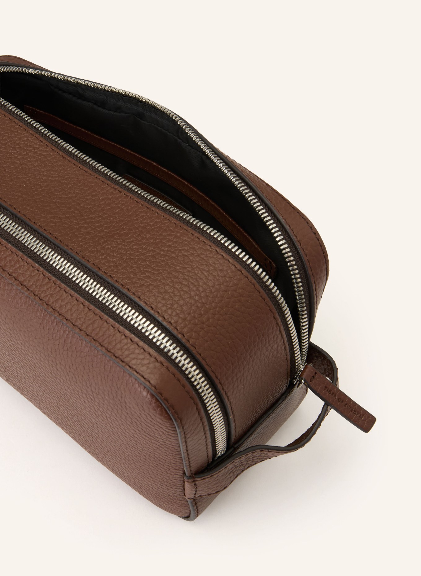 TIGER OF SWEDEN Toilettas WYND: MARRON FONCÉ / ZILVER