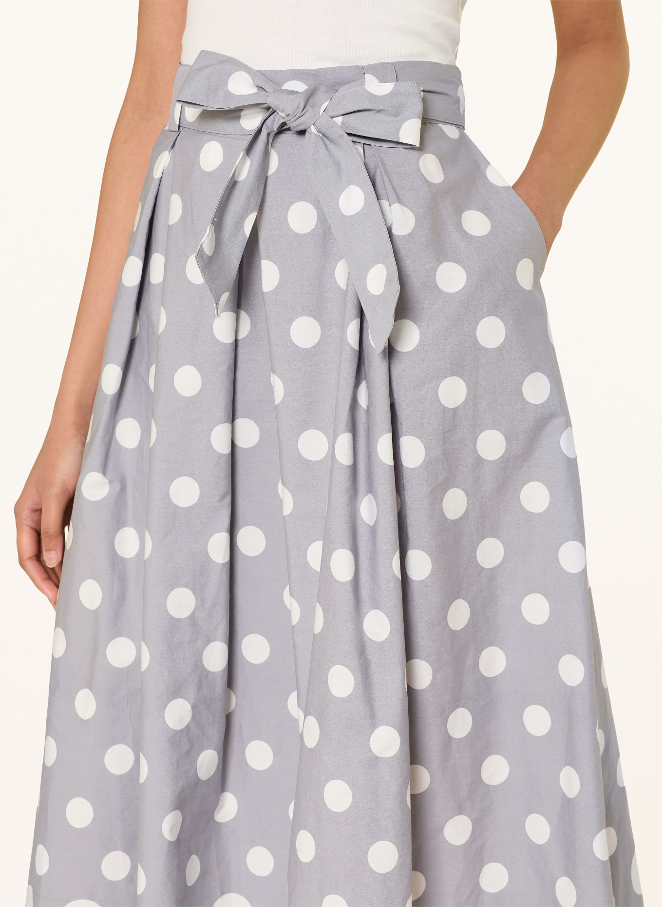 MORE & MORE Plooirok: GRIJS / WIT