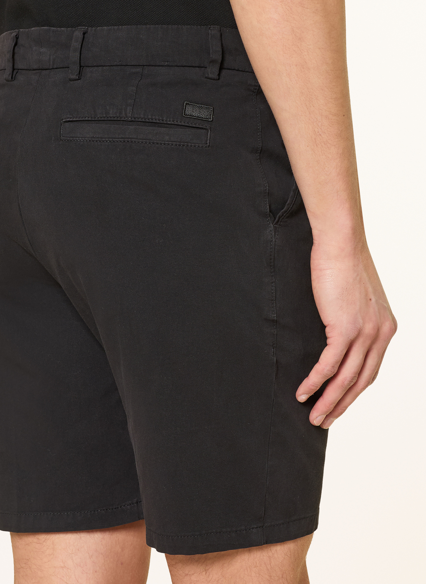 BOSS Short chino KANE Coupe moderne régulière: NOIR