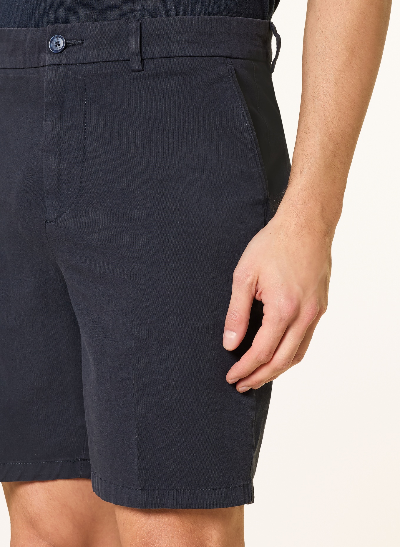BOSS Short chino KANE Coupe moderne régulière: BLEU FONCÉ