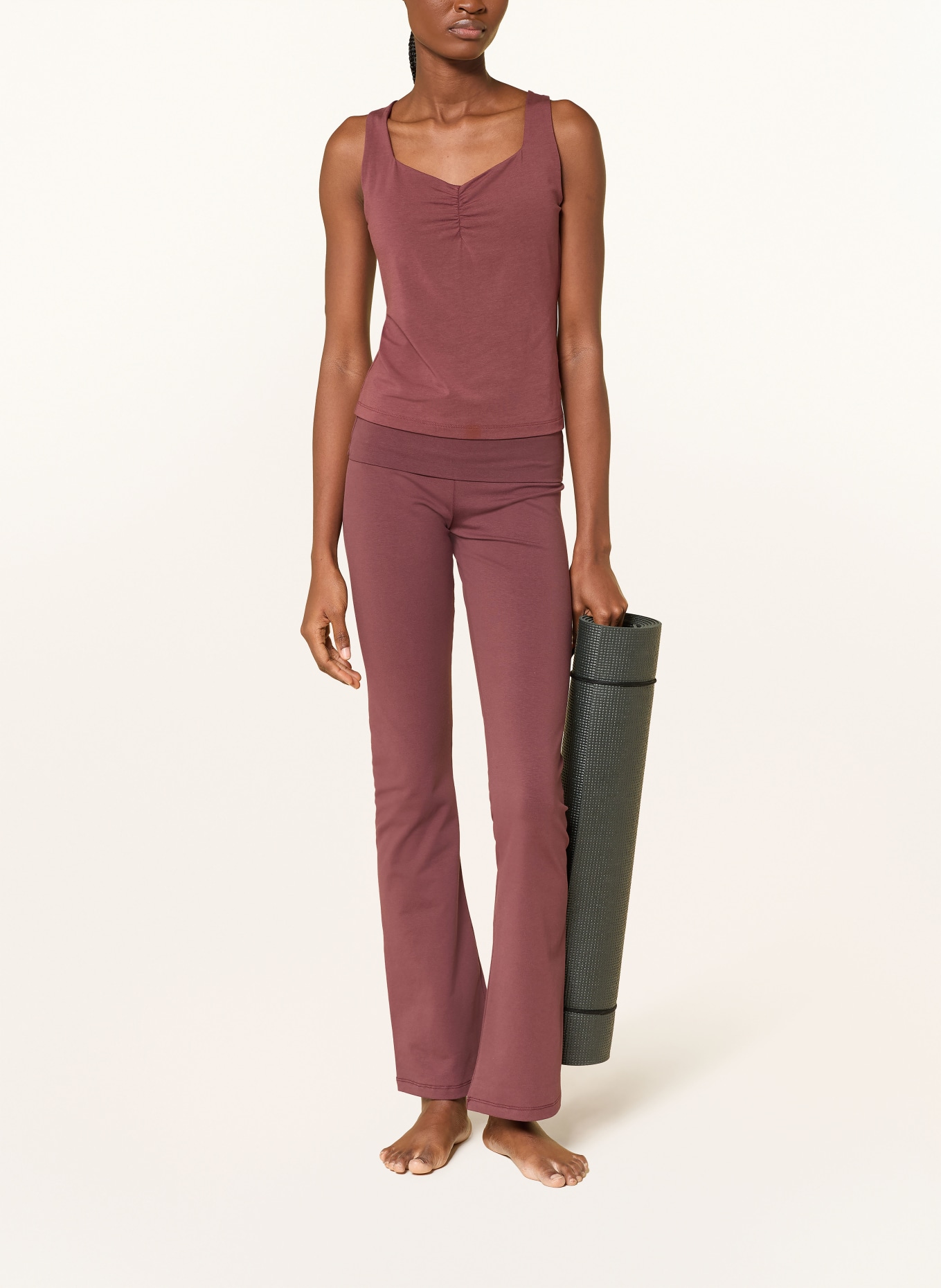 MANDALA Yoga-Top BALANCE: DUNKELROT