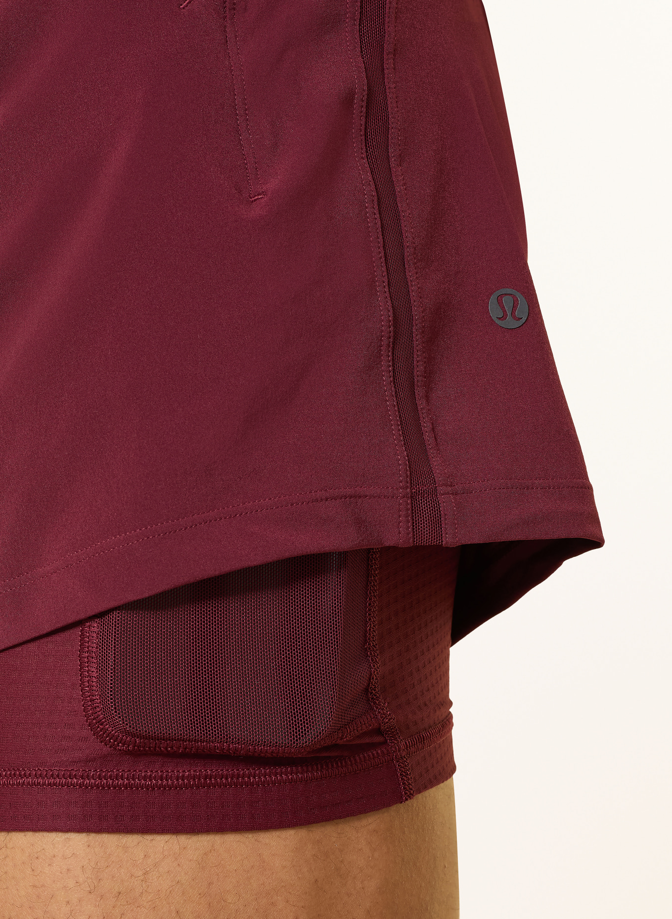 lululemon 2-in-1 Laufshorts PACE BREAKER: DUNKELROT