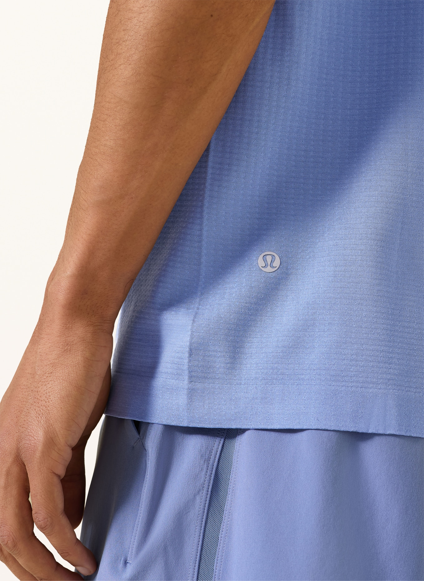 lululemon Trainingsshirt METAL VENT: HELLBLAU