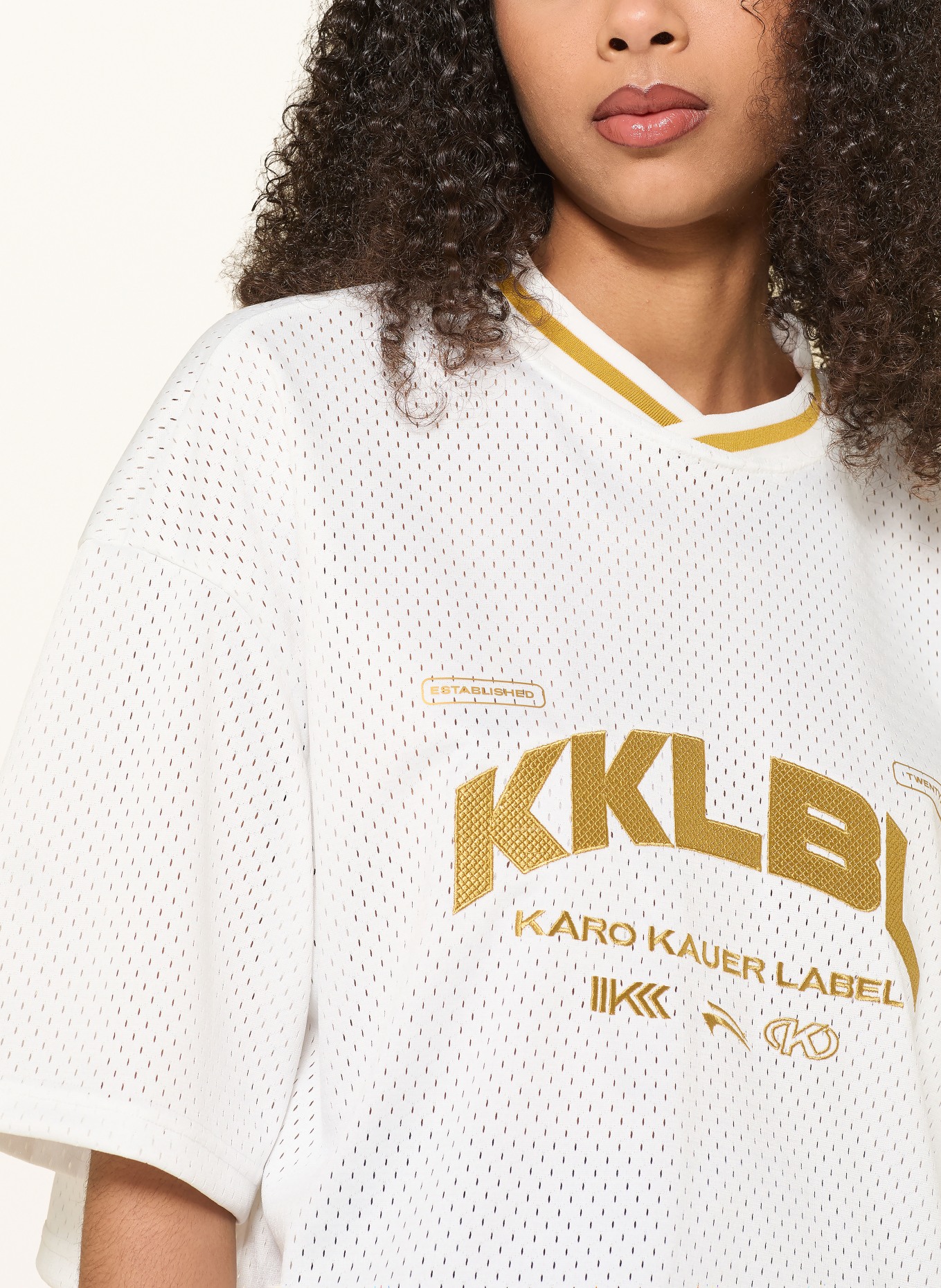 KARO KAUER T-shirt court en maille: BLANC / OR