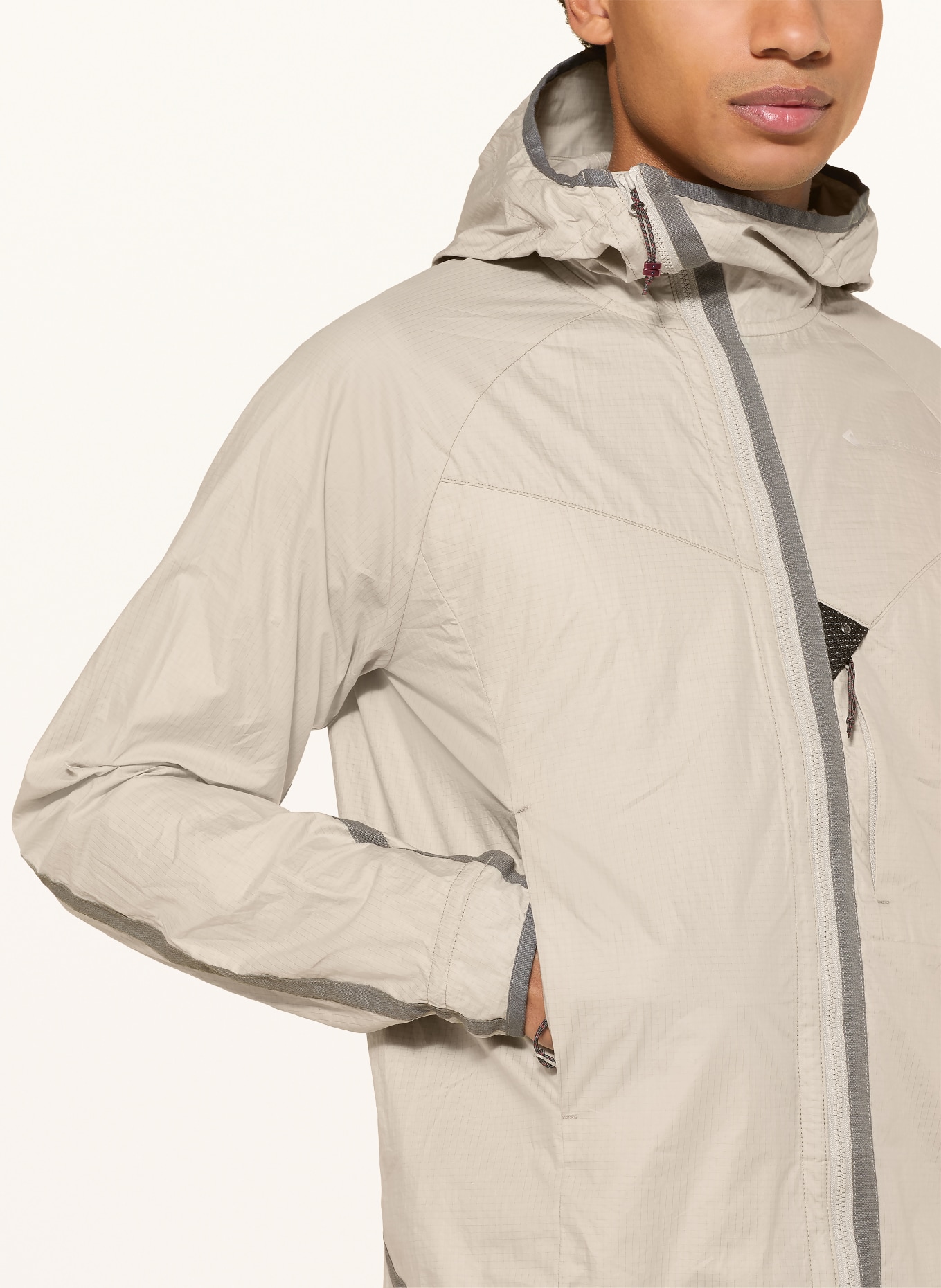 Klättermusen Windbreaker ANSUR HOODED: GRAU