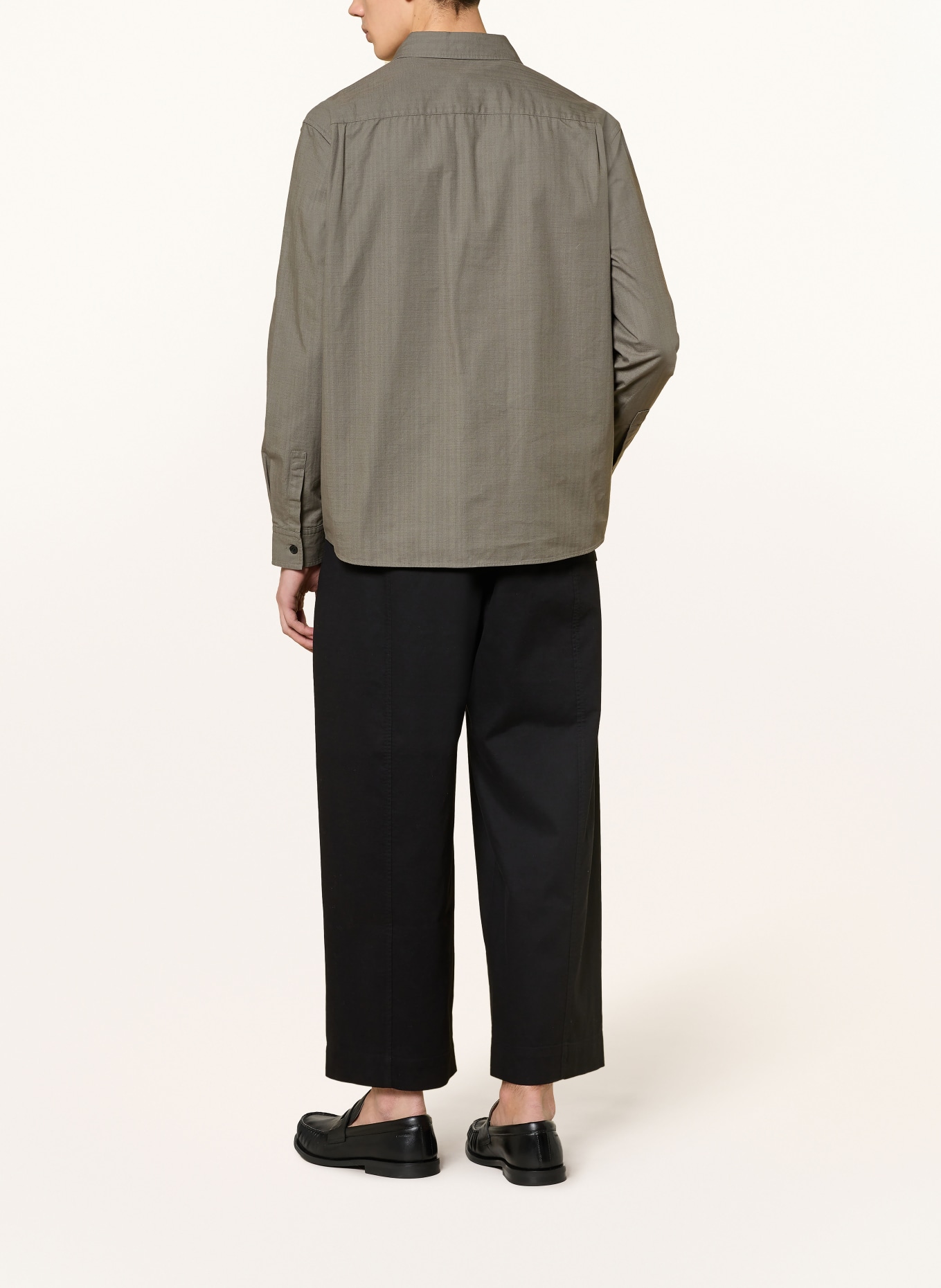 COS Chino Regular Fit: SCHWARZ