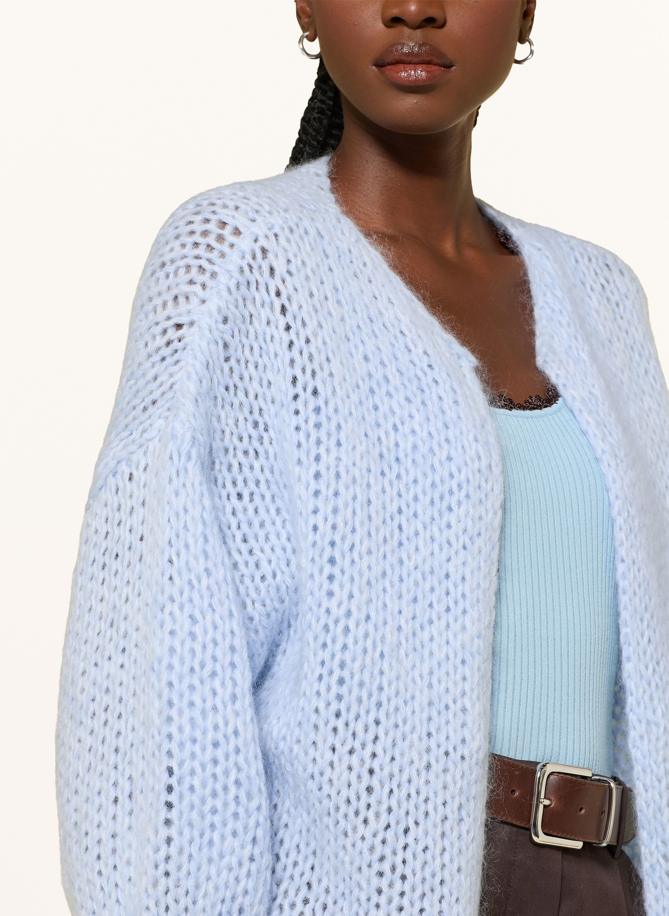 MRS & HUGS Pletený obal s mohérem: TMAVĚ MODRÁ