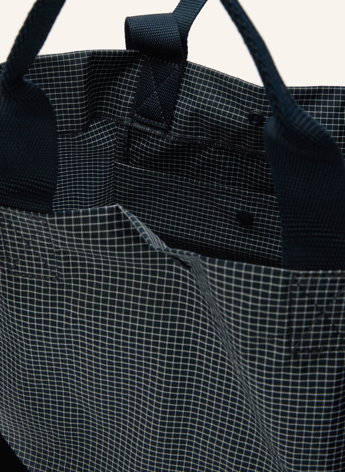 HAY Weekender GRID SMALL: DONKERBLAUW / WIT