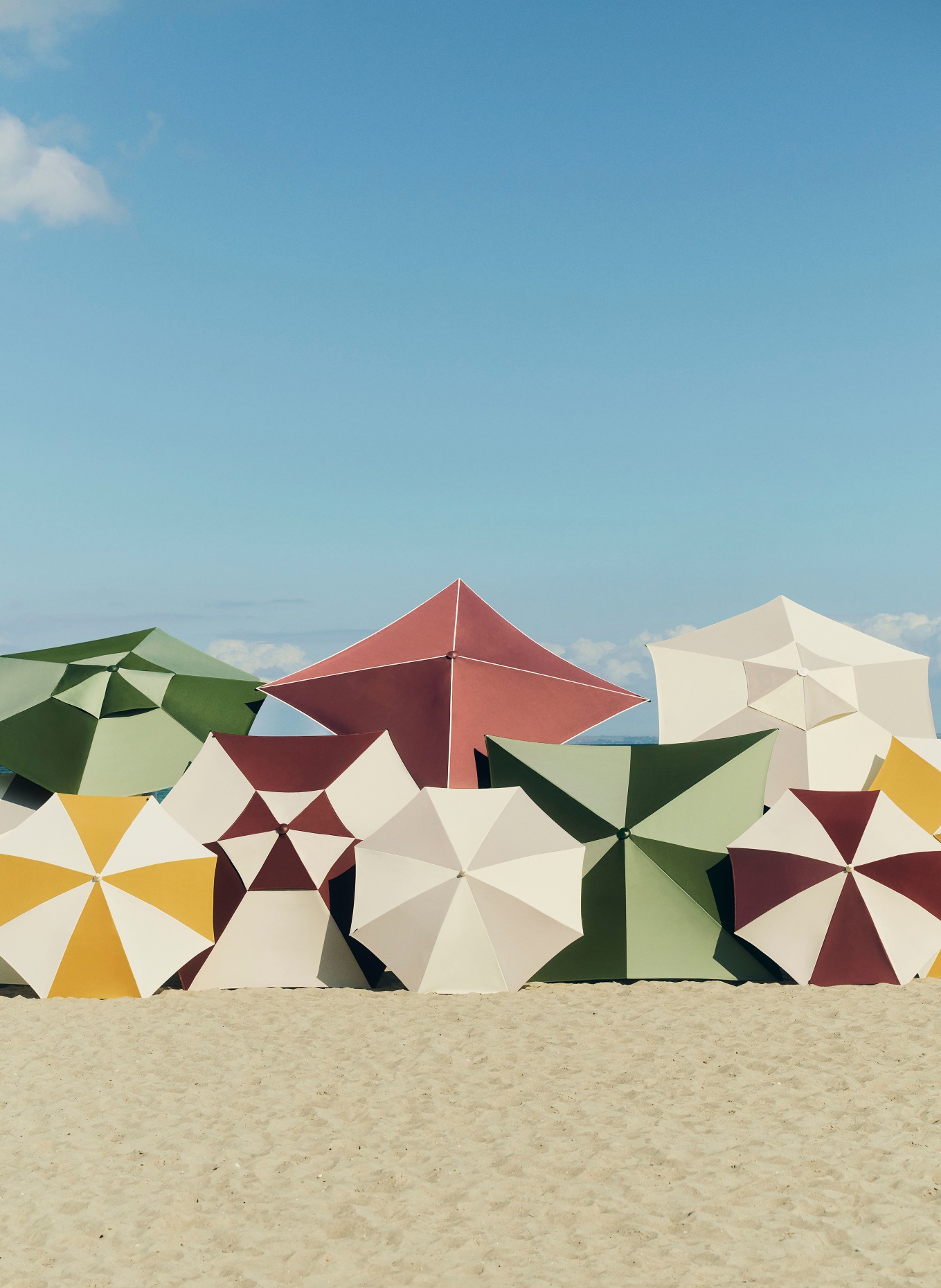 HAY Sonnenschirm TERRAZZA SQUARE: CREME / DUNKELROT